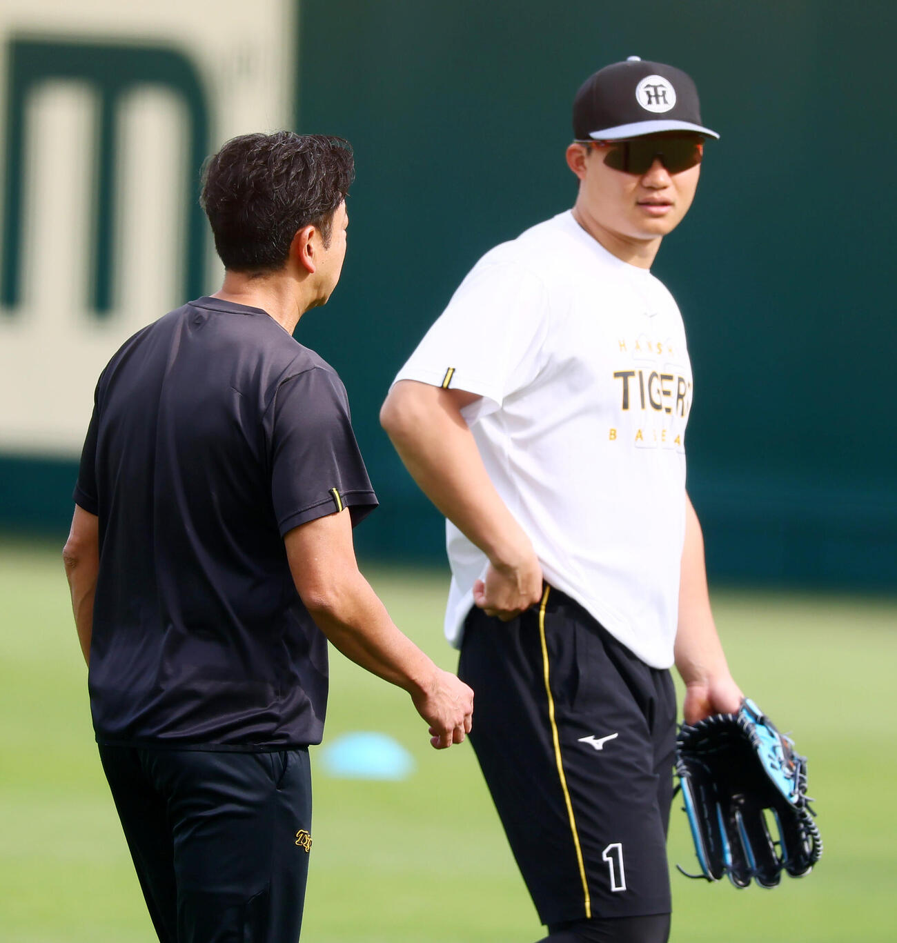 阪神対DeNA　グラウンドに姿を見せた阪神森下翔太（撮影・加藤哉）