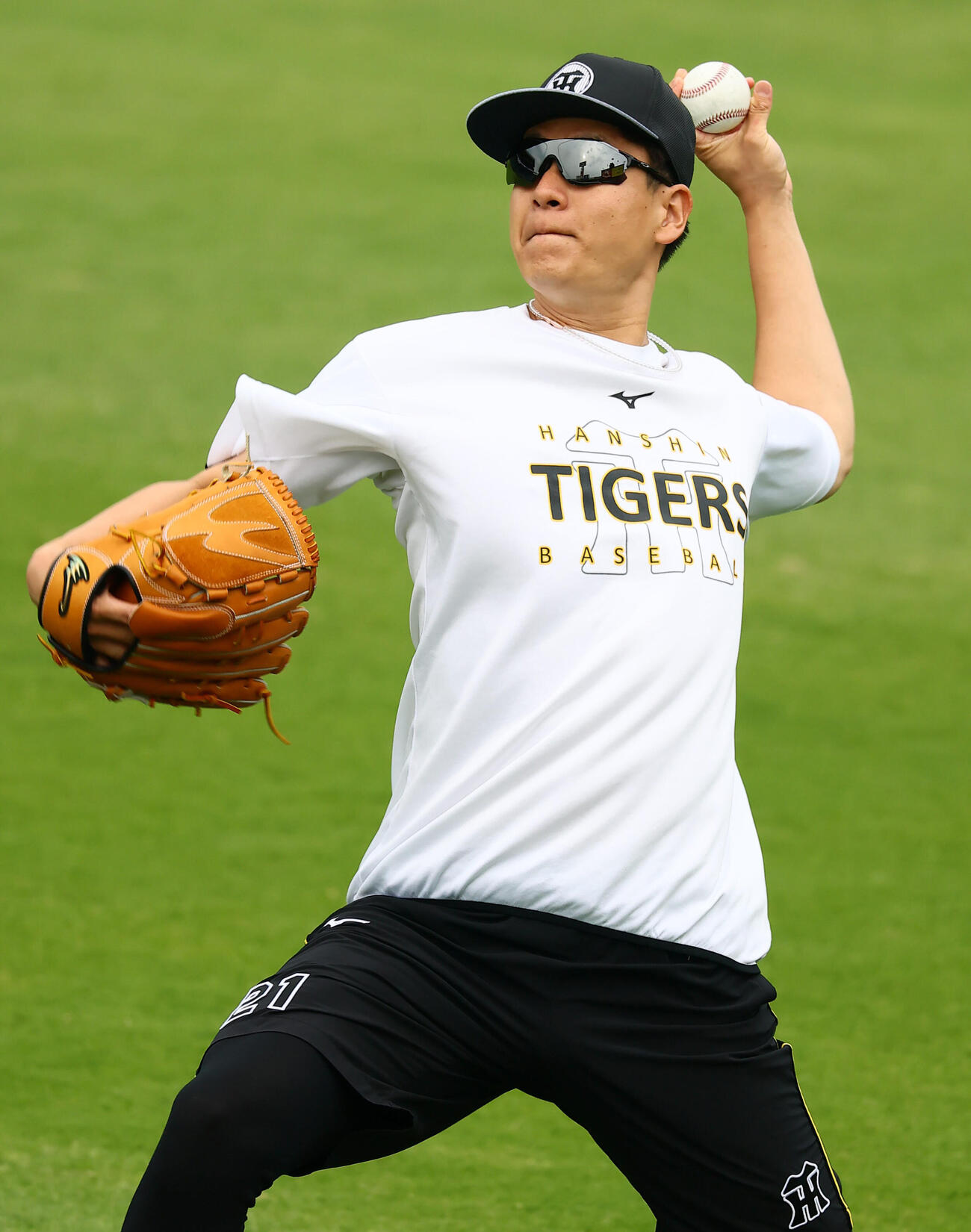 阪神対DeNA　練習でキャッチボールする阪神大竹耕太郎（撮影・加藤哉）