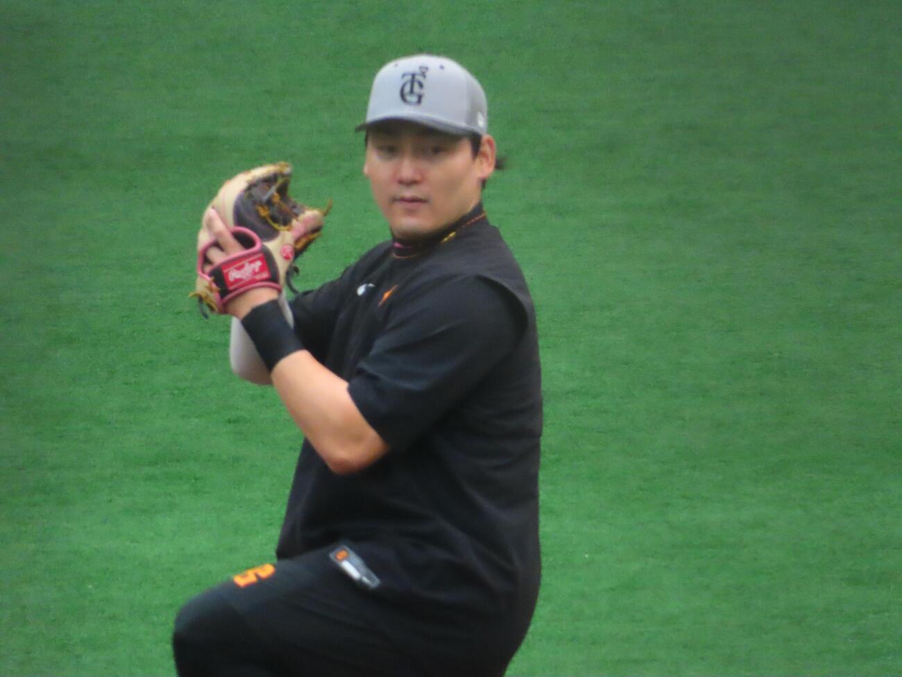 自主練習を行う巨人丸佳浩