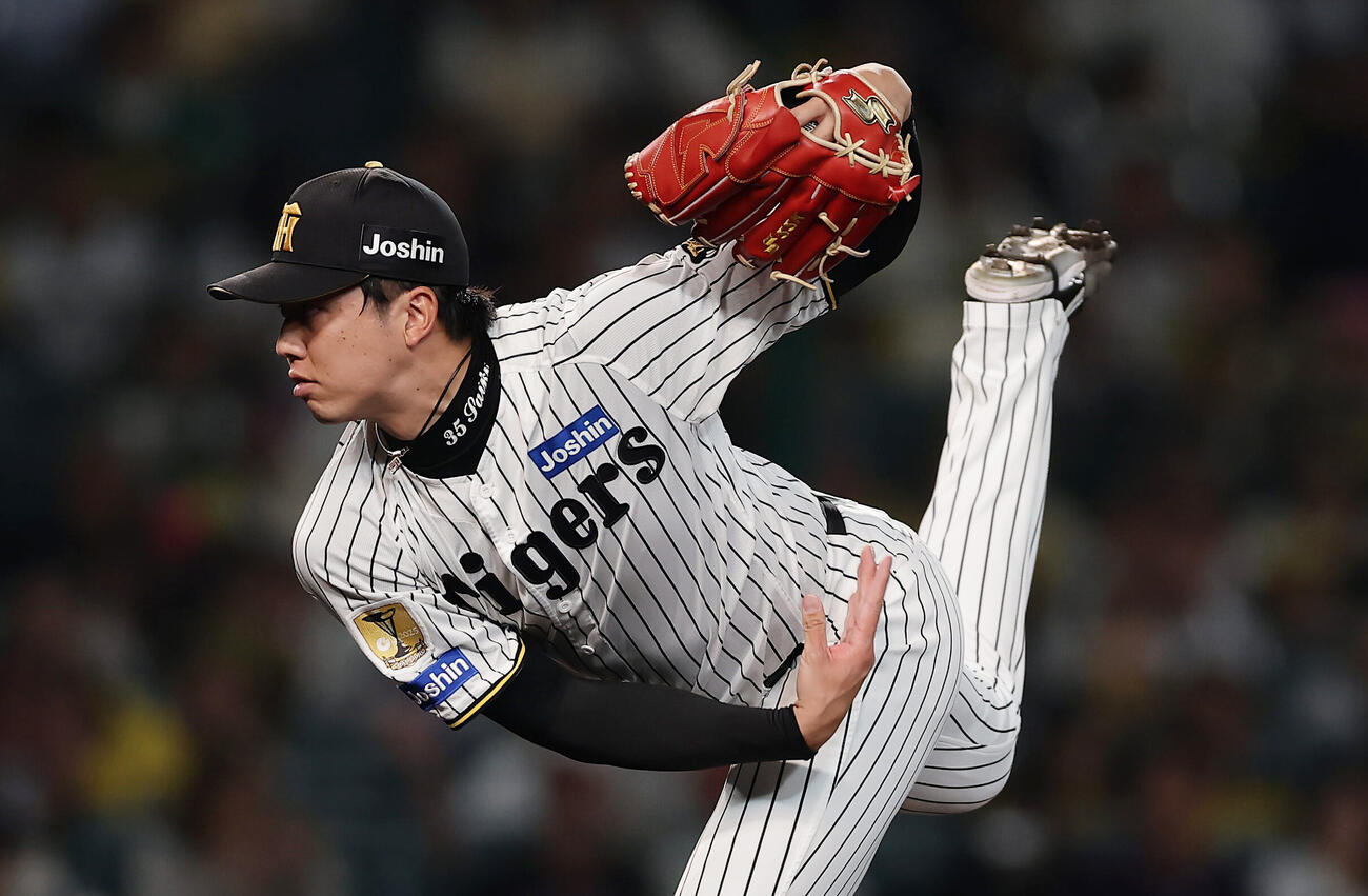 阪神対DeNA　力投する阪神先発の才木浩人（撮影・前田充）