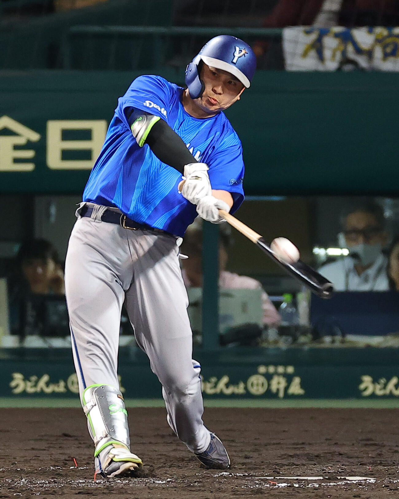 阪神対DeNA 3回表DeNA1死二、三塁、佐野恵太は先制3点本塁打を放つ（撮影・上田博志）