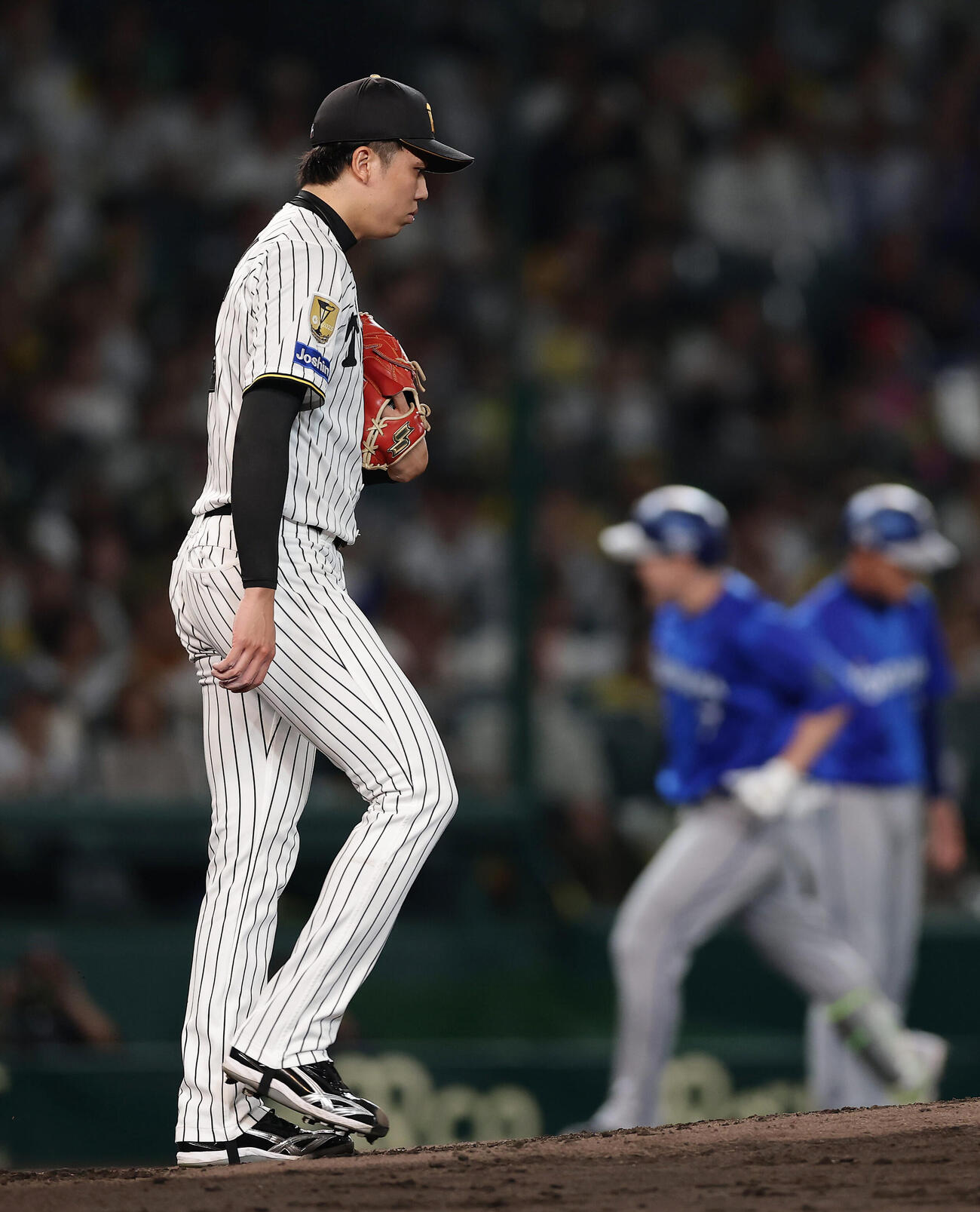 阪神対DeNA 3回表DeNA1死二、三塁、佐野恵太に先制3点本塁打を浴びた才木浩人（撮影・前田充）