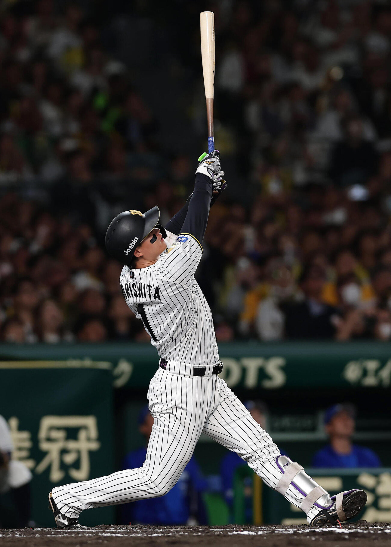 阪神対DeNA 7回裏阪神1死一塁、中飛に倒れる代打森下翔太（撮影・前田充）
