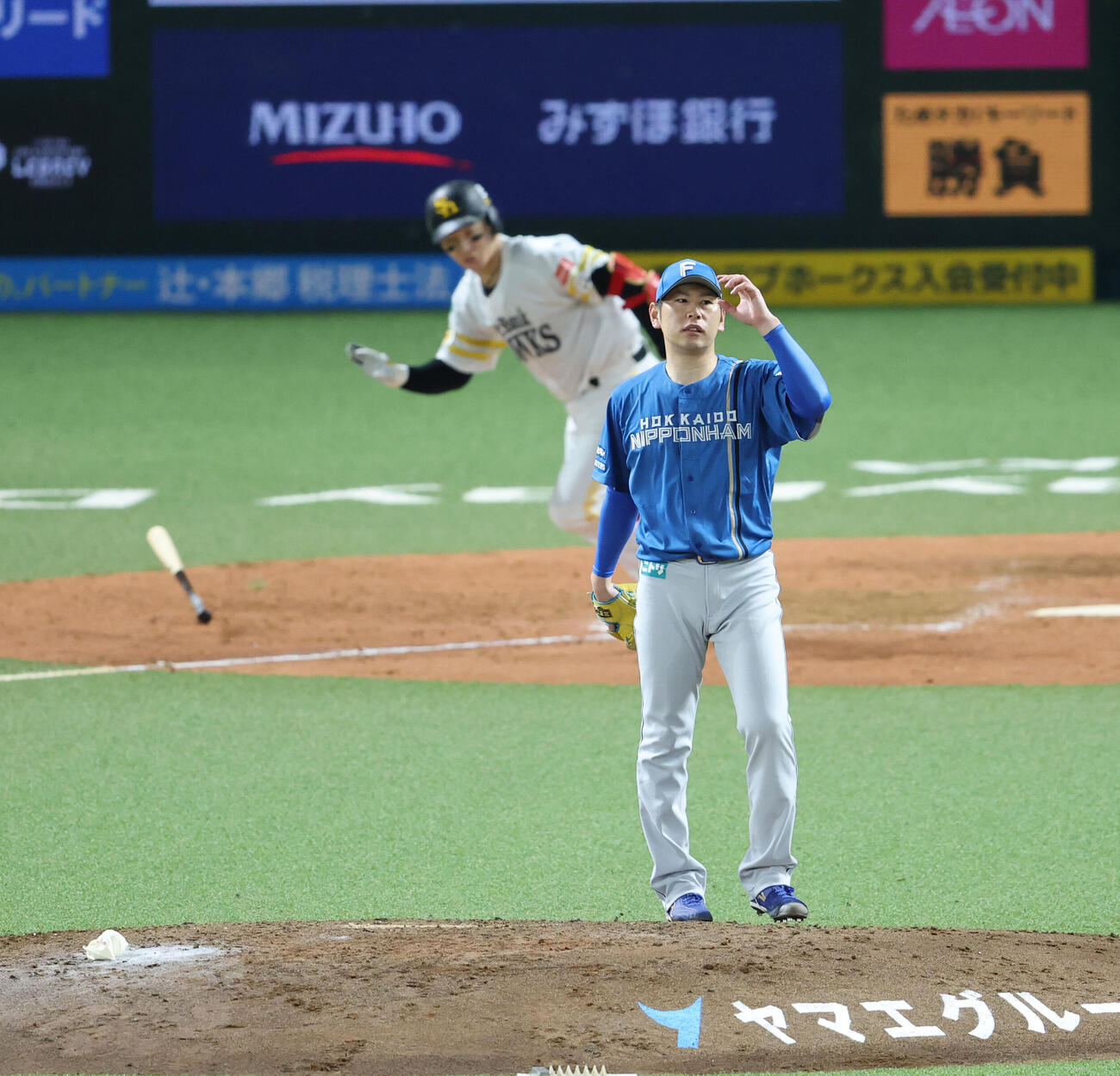 ソフトバンク対日本ハム　5回裏ソフトバンク1死二塁、正木智也に逆転となる左中間2点本塁打を浴びた加藤貴之（撮影・梅根麻紀）