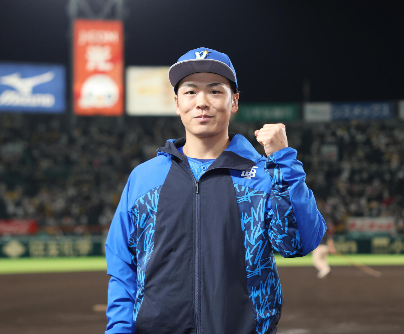 阪神対DeNA　勝利し笑顔でガッツポーズをするDeNA片山皓心（撮影・増田悦実）