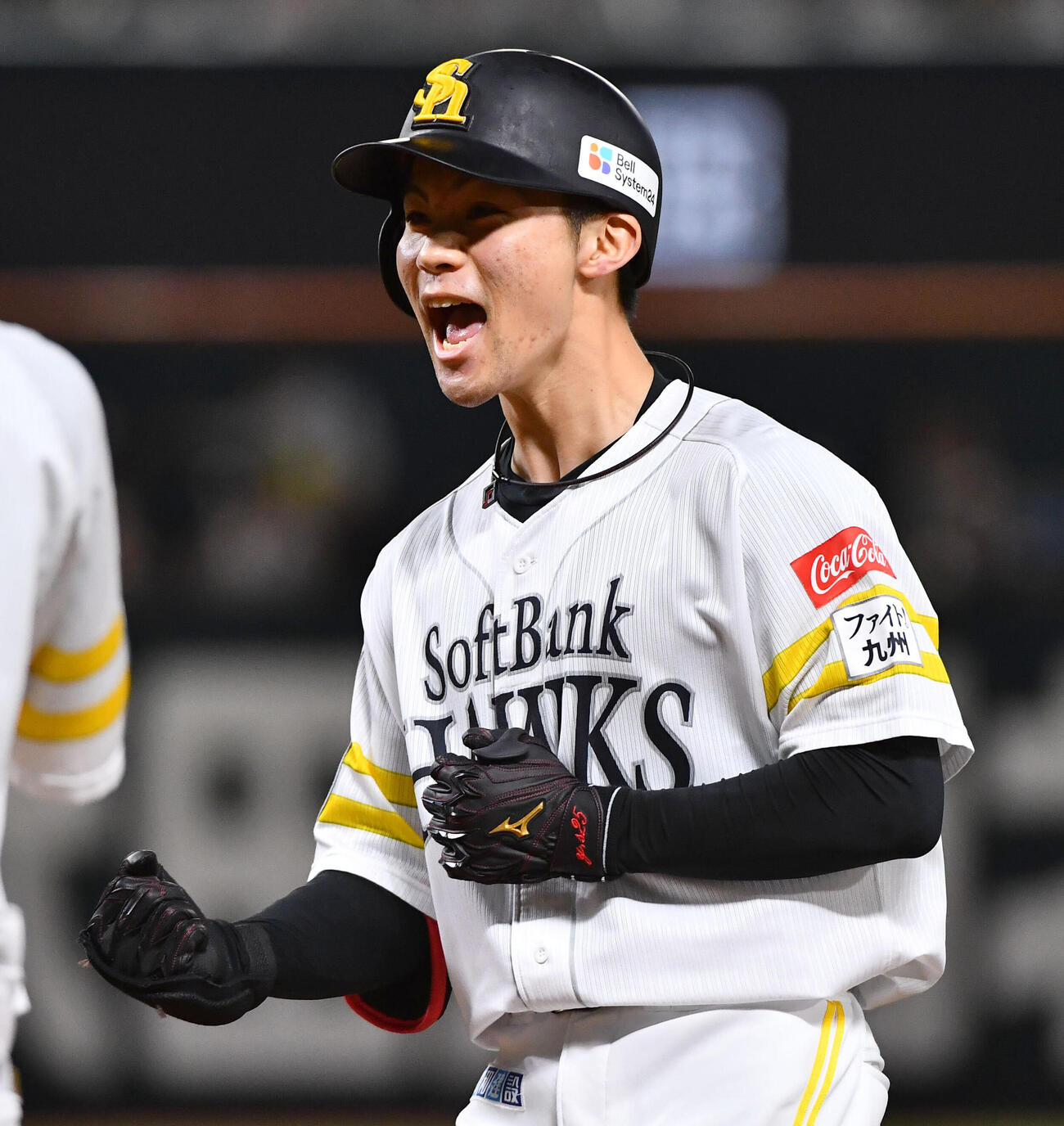 ソフトバンク対日本ハム　3回裏ソフトバンク1死三塁、左前へ同点適時打を放ち、雄たけびをあげる庄子雄大（撮影・岩下翔太）