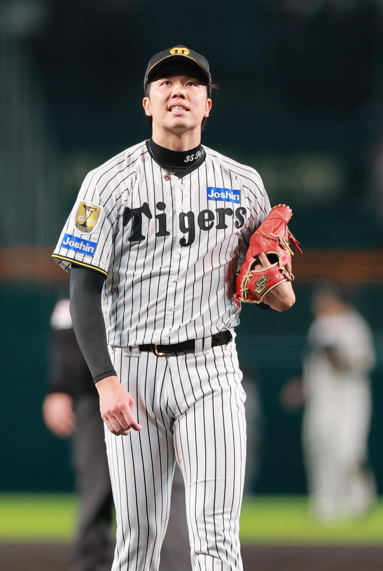 阪神対DeNA 3回表DeNA1死二、三塁、才木浩人は佐野恵太に3点本塁打を浴びる（撮影・上山淳一）