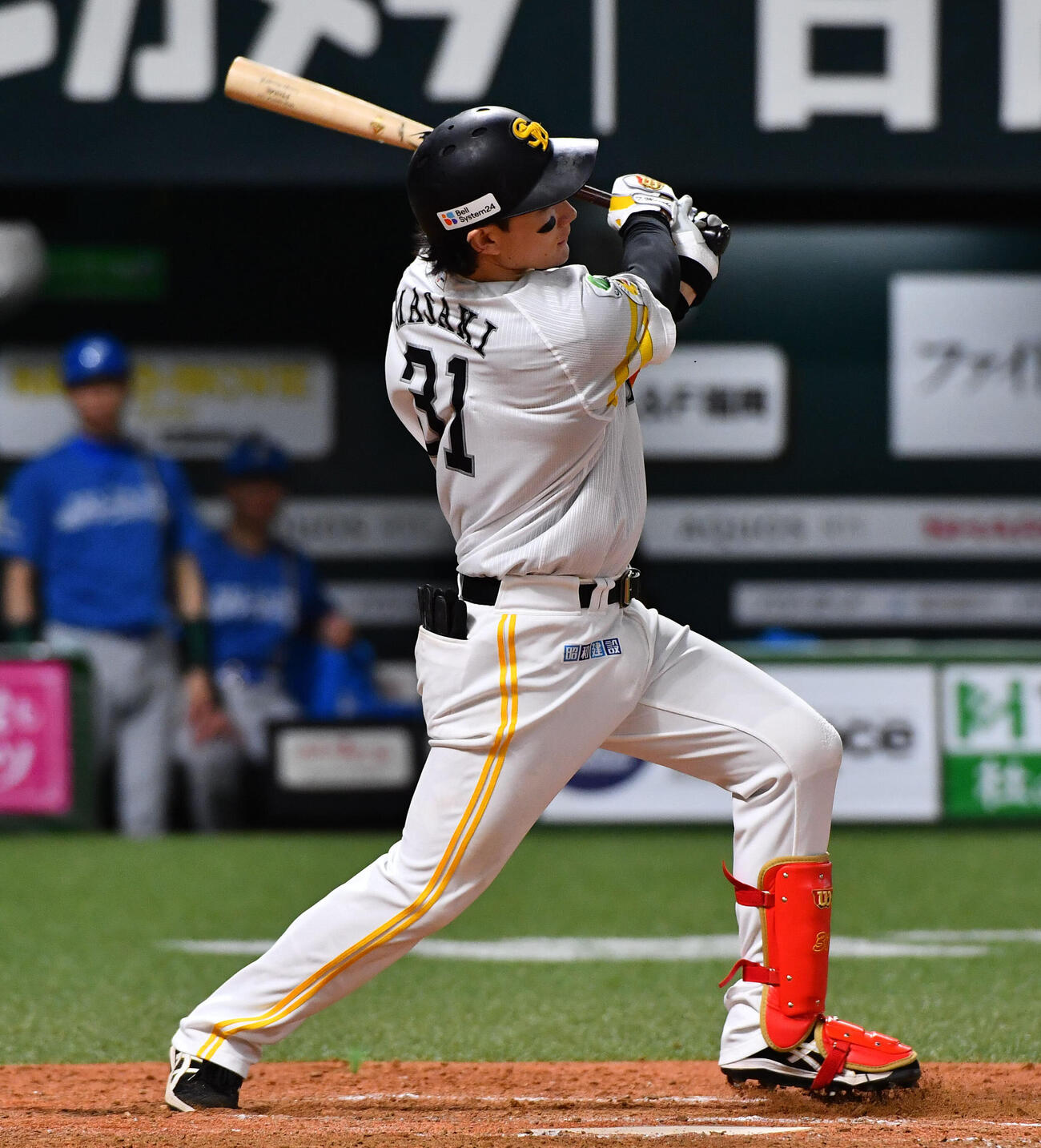 ソフトバンク対日本ハム　5回裏ソフトバンク1死二塁、正木智也は左中間へ逆転2点本塁打を放つ（撮影・岩下翔太）