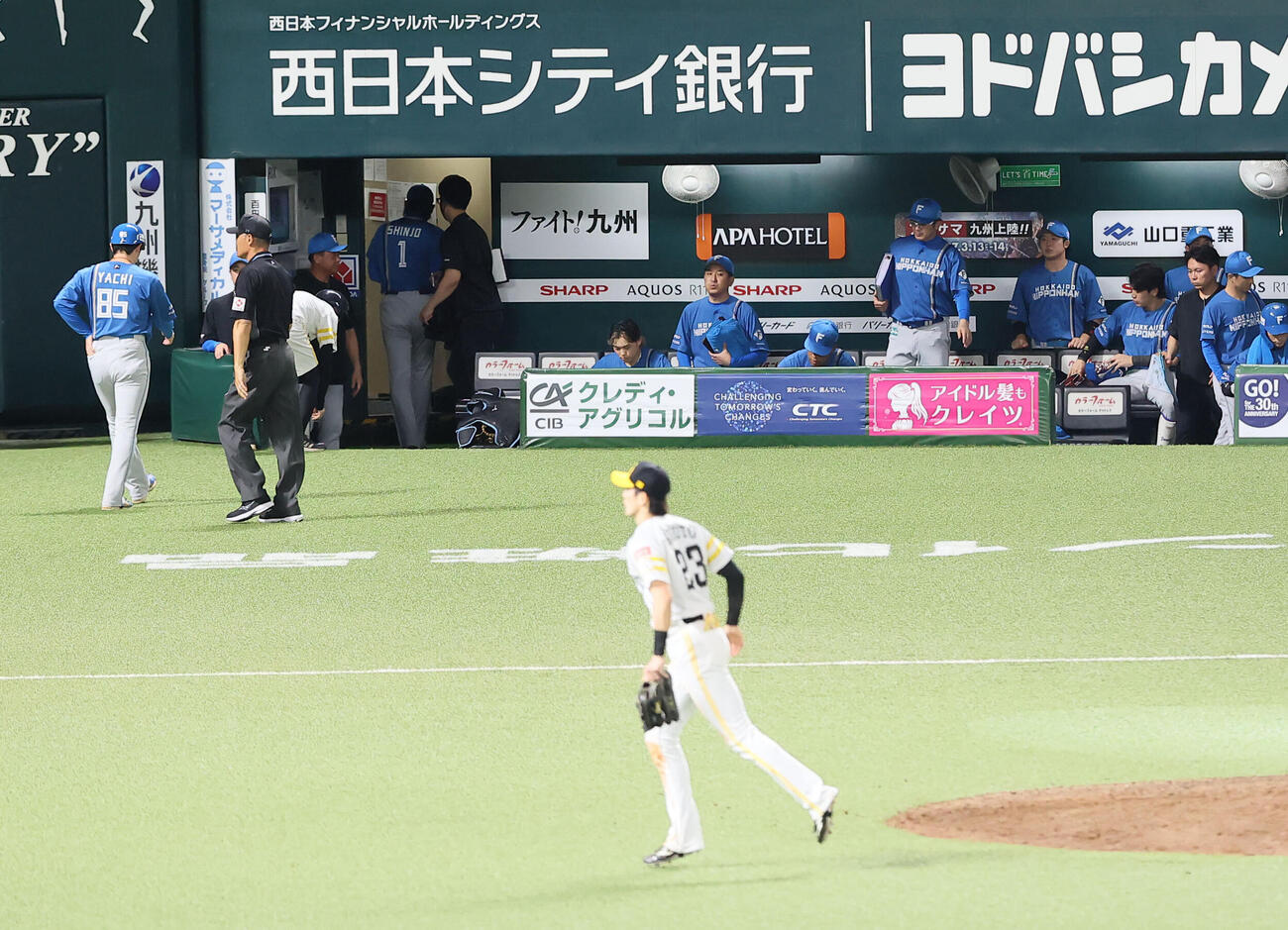 ソフトバンク対日本ハム　3連敗し引き揚げる日本ハムナイン