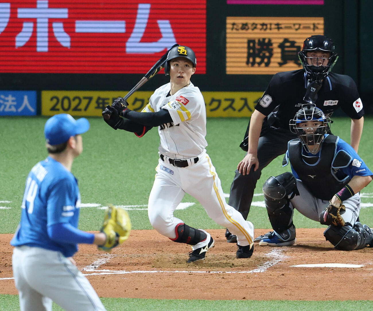 ソフトバンク対日本ハム　3回裏ソフトバンク1死三塁、庄子雄大は左前に同点適時打を放つ（撮影・梅根麻紀）