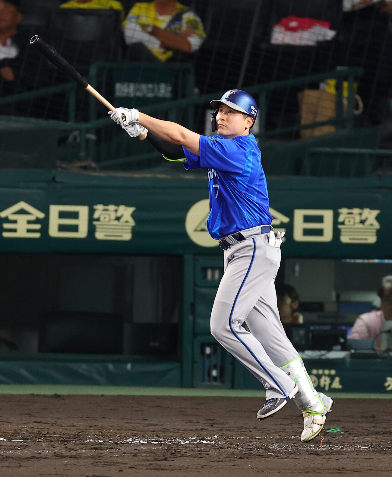 阪神対DeNA 3回表DeNA1死二、三塁、佐野恵太は先制3点本塁打を放つ（撮影・上田博志）