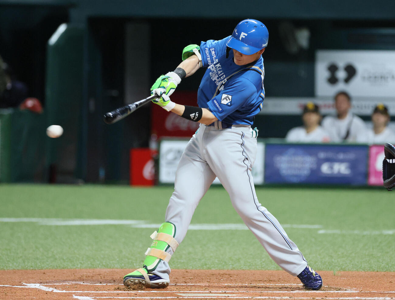 ソフトバンク対日本ハム　1回表日本ハム2死一、二塁、清宮幸太郎は先制右前適時打を放つ（撮影・加藤孝規）