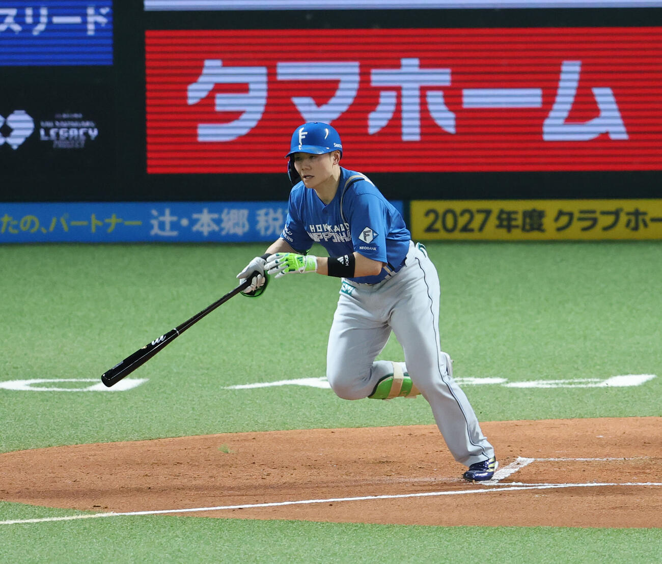 ソフトバンク対日本ハム1回表日本ハム2死一、二塁、清宮幸太郎は右前に先制適時打を放つ（撮影・梅根麻紀）