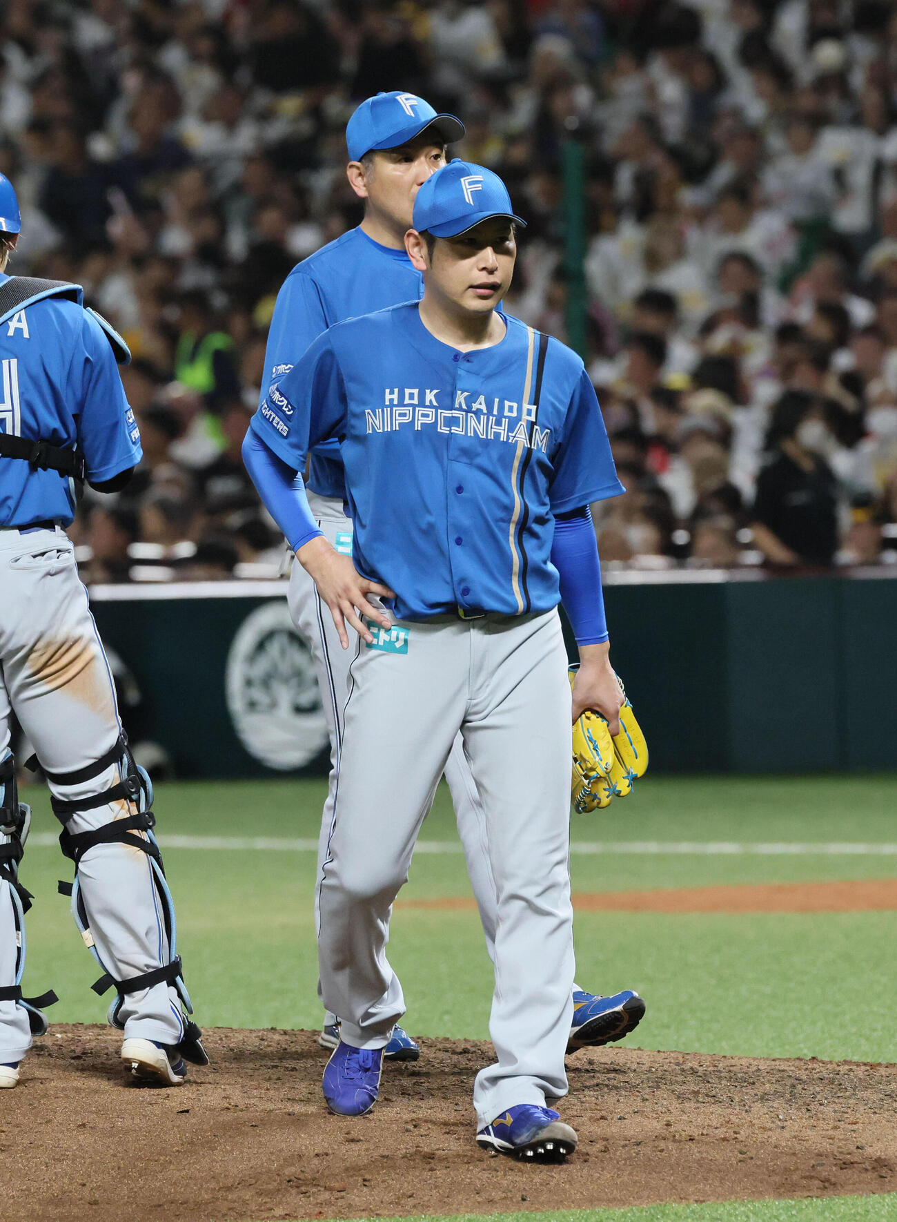 ソフトバンク対日本ハム　5回裏ソフトバンク1死、降板する加藤貴之（撮影・加藤孝規）