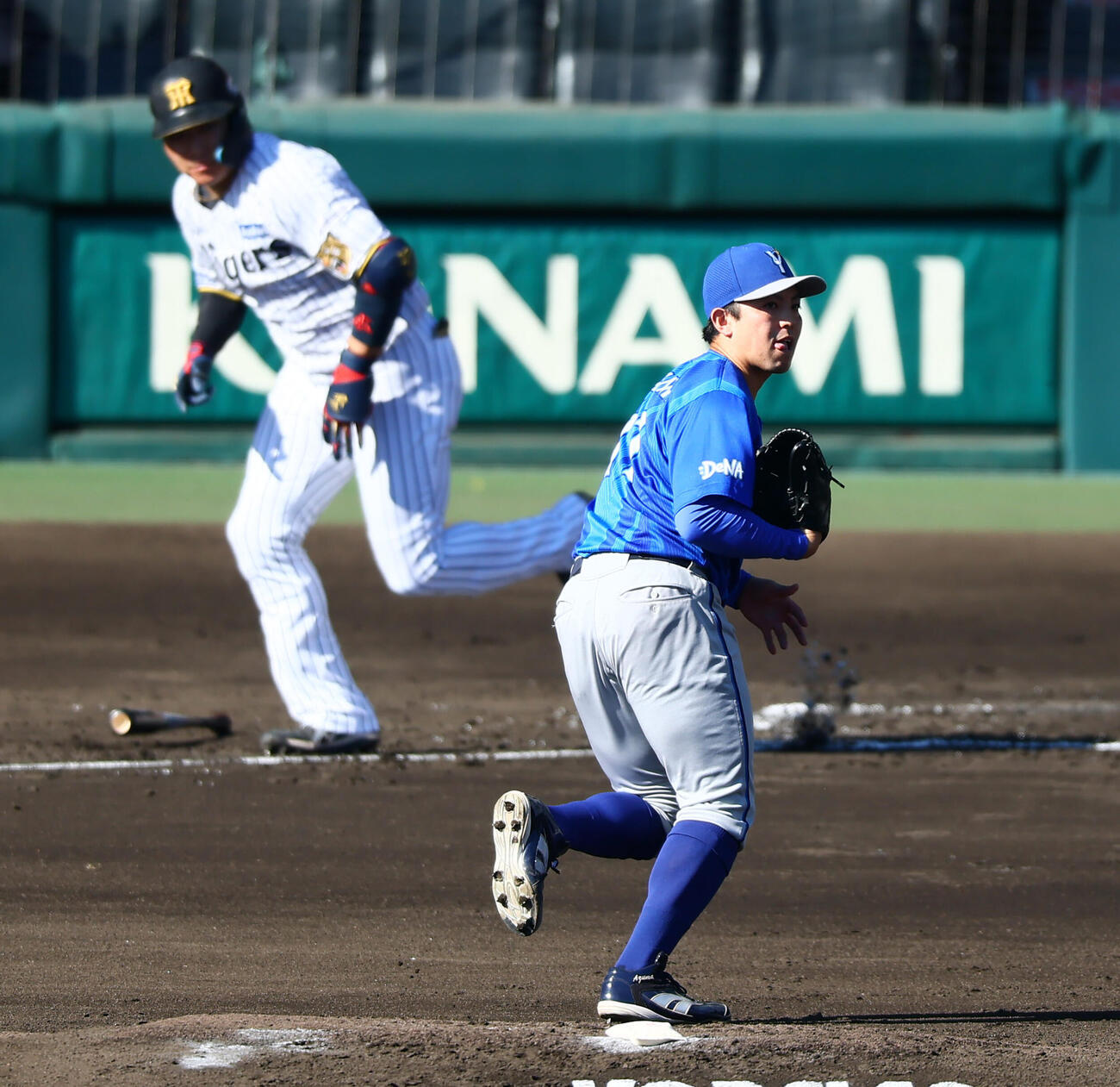 阪神対DeNA 1回裏阪神2死一、二塁、東克樹は大山悠輔に左前適時打を打たれ失点する（撮影・加藤哉）