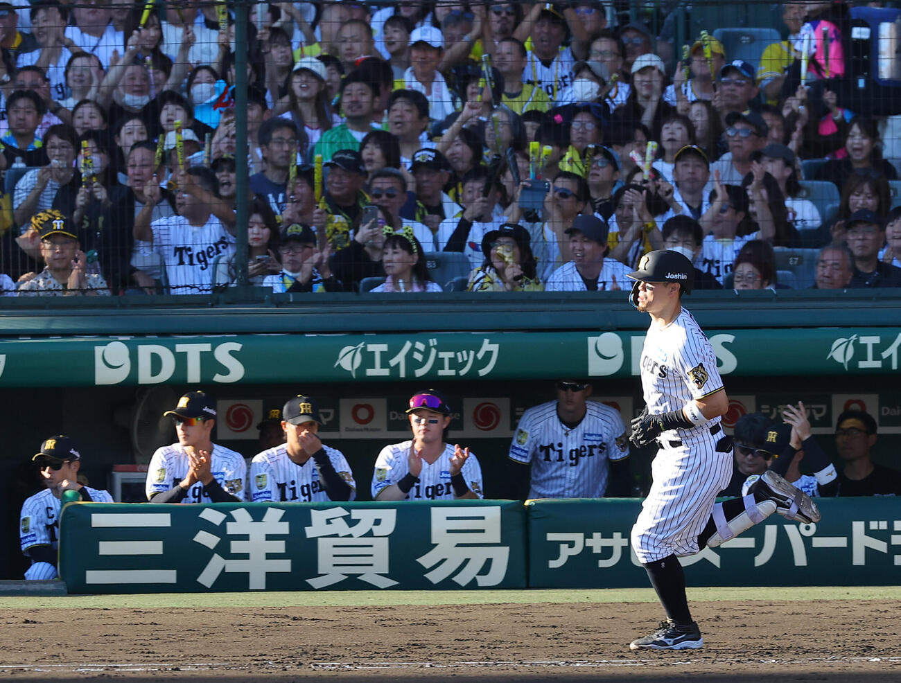 阪神対DeNA 5回裏阪神1死、佐藤輝明は安打を放つ（撮影・上田博志）