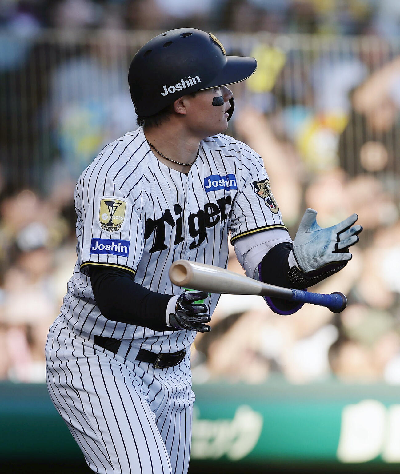 阪神対DeNA 7回裏阪神無死、2打席連続となる勝ち越し本塁打を放つ森下翔太（撮影・前田充）