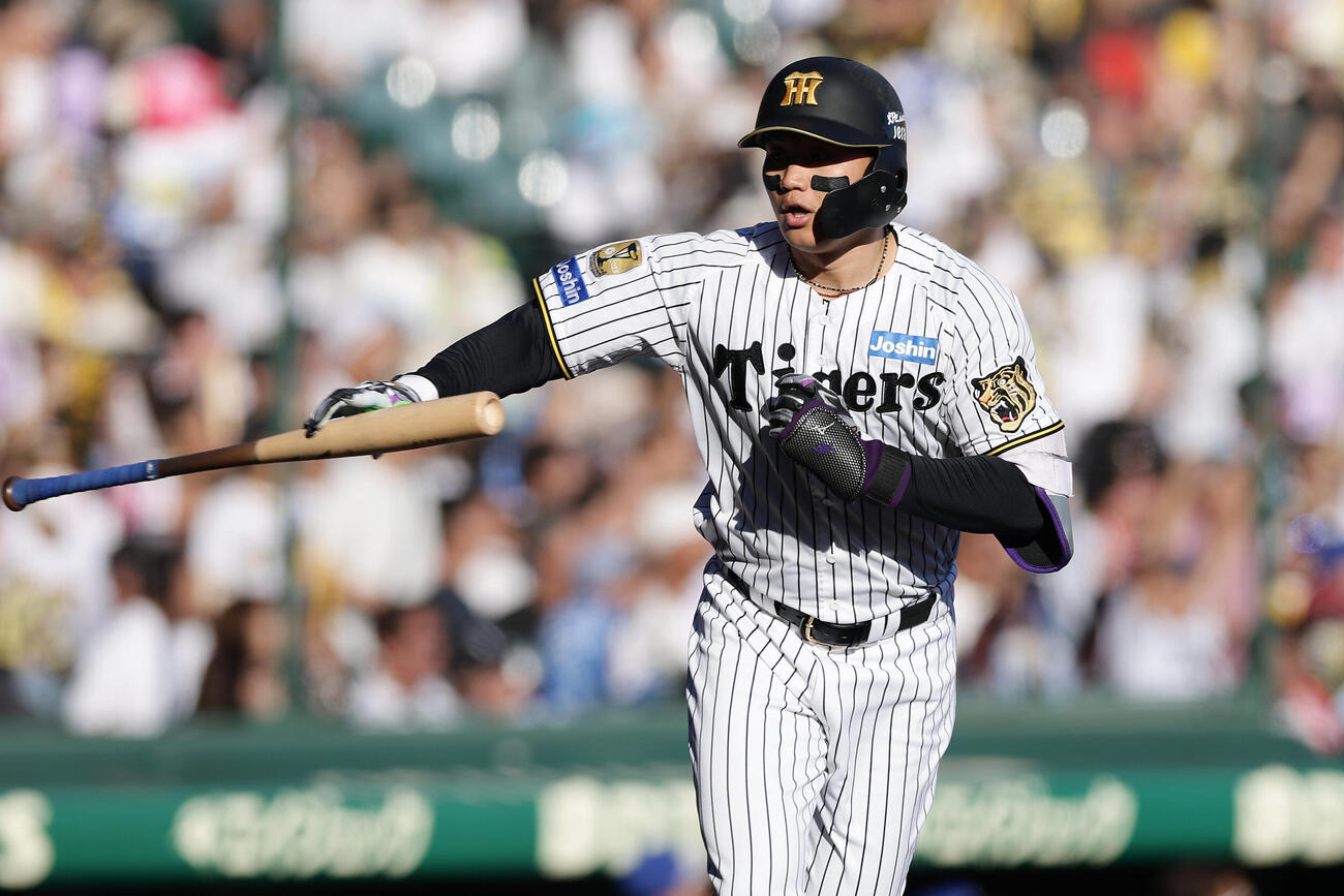 阪神対DeNA 5回裏阪神1死、左越え本塁打を放つ森下翔太（撮影・前田充）