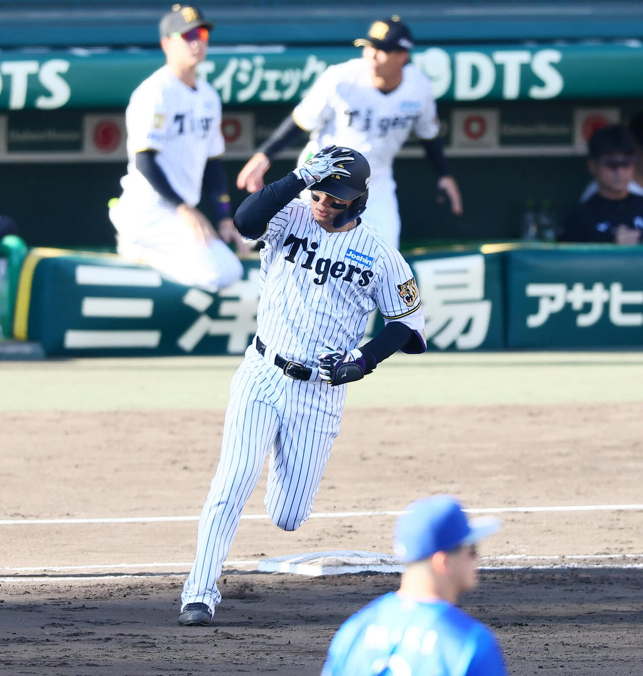 阪神対DeNA 5回裏阪神1死、森下翔太は左越えソロ本塁打を放つ（撮影・加藤哉）