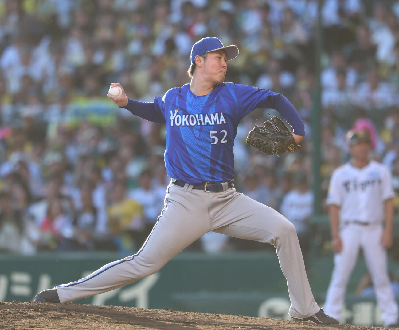 阪神対DeNA DeNA3番手で登板し力投する浜地真澄（撮影・増田悦実）