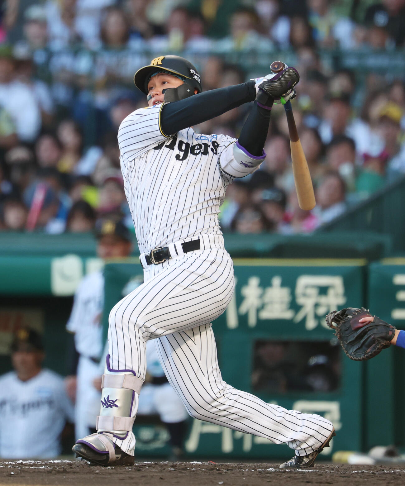 阪神対DeNA 7回裏阪神無死、本塁打を放つ森下翔太（撮影・増田悦実）