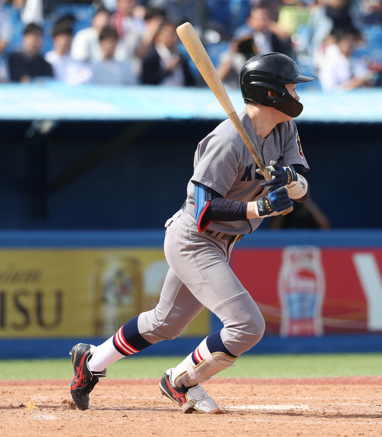 慶大対明大　4回表慶大2死二塁、丸田湊斗は適時打を放つ（撮影・柴田隆二）