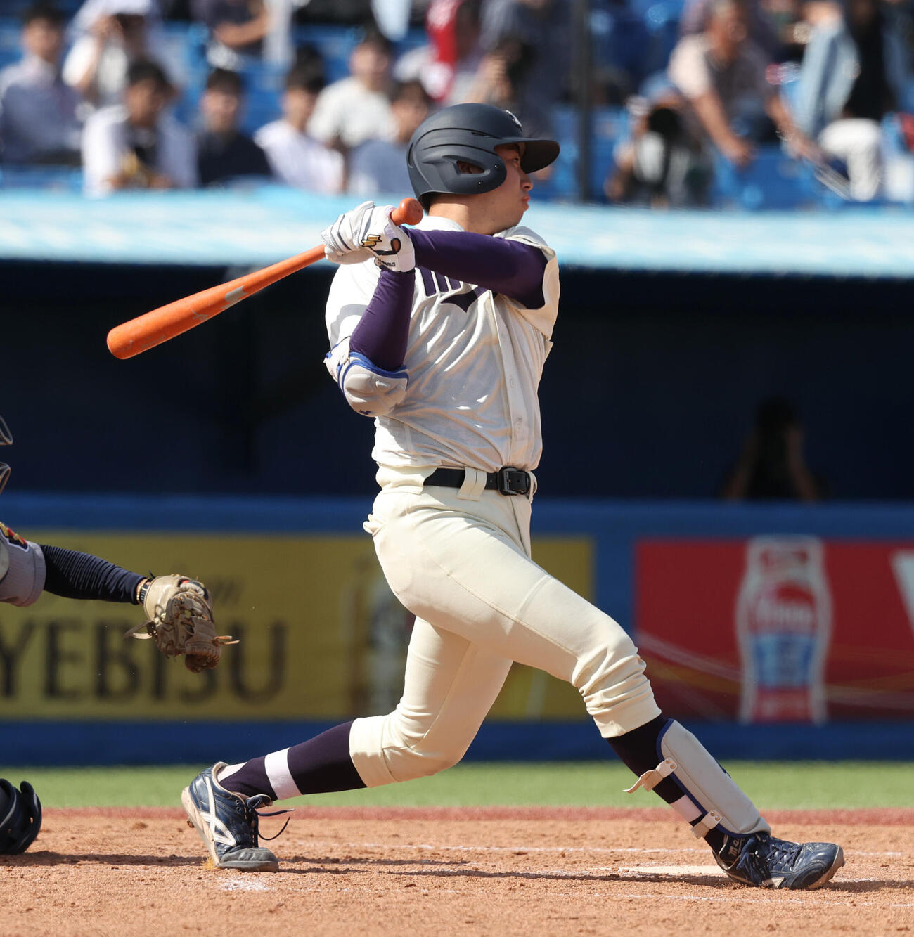 慶大対明大　3回裏明大2死二、三塁、光弘帆高は適時打を放つ（撮影・柴田隆二）