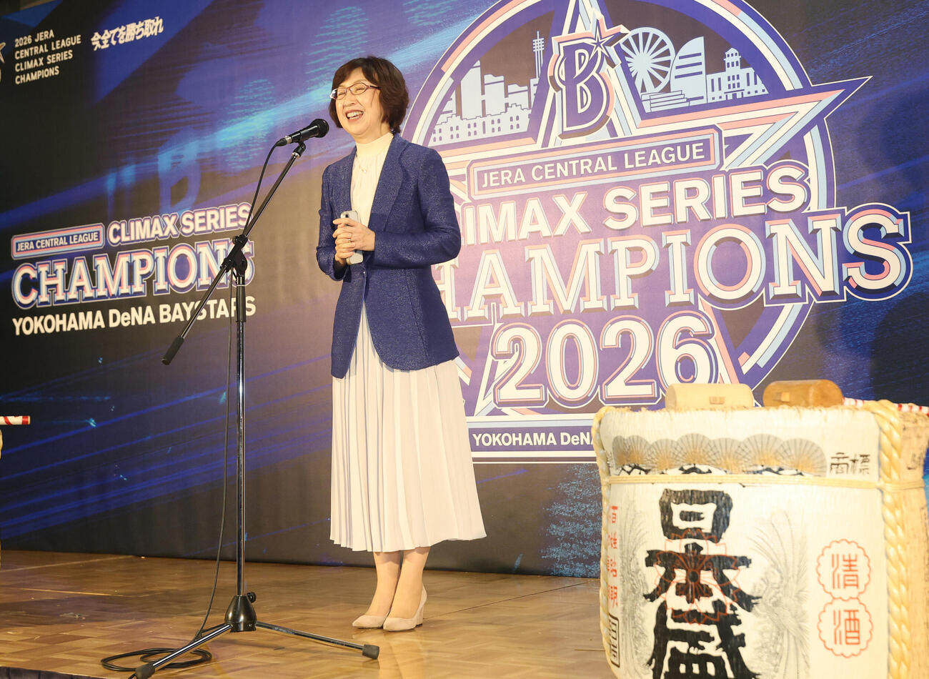 祝勝会であいさつをするDeNA南場智子オーナー（撮影・増田悦実）