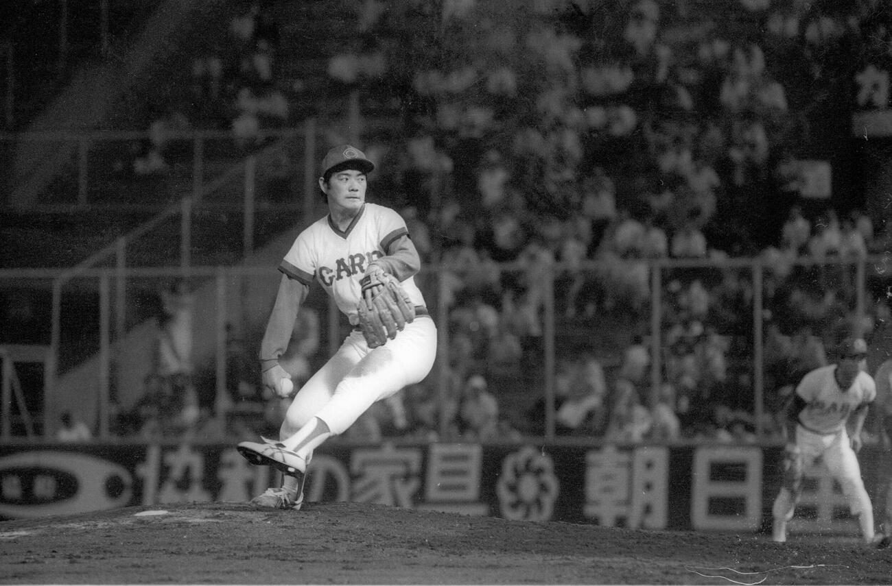 1986年、巨人戦で投球する広島時代の北別府学氏