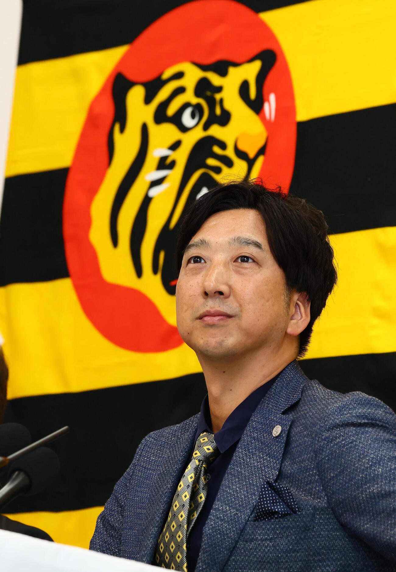 オーナーへ今シーズンの報告を行い記者会見する阪神藤川球児監督（撮影・加藤哉）