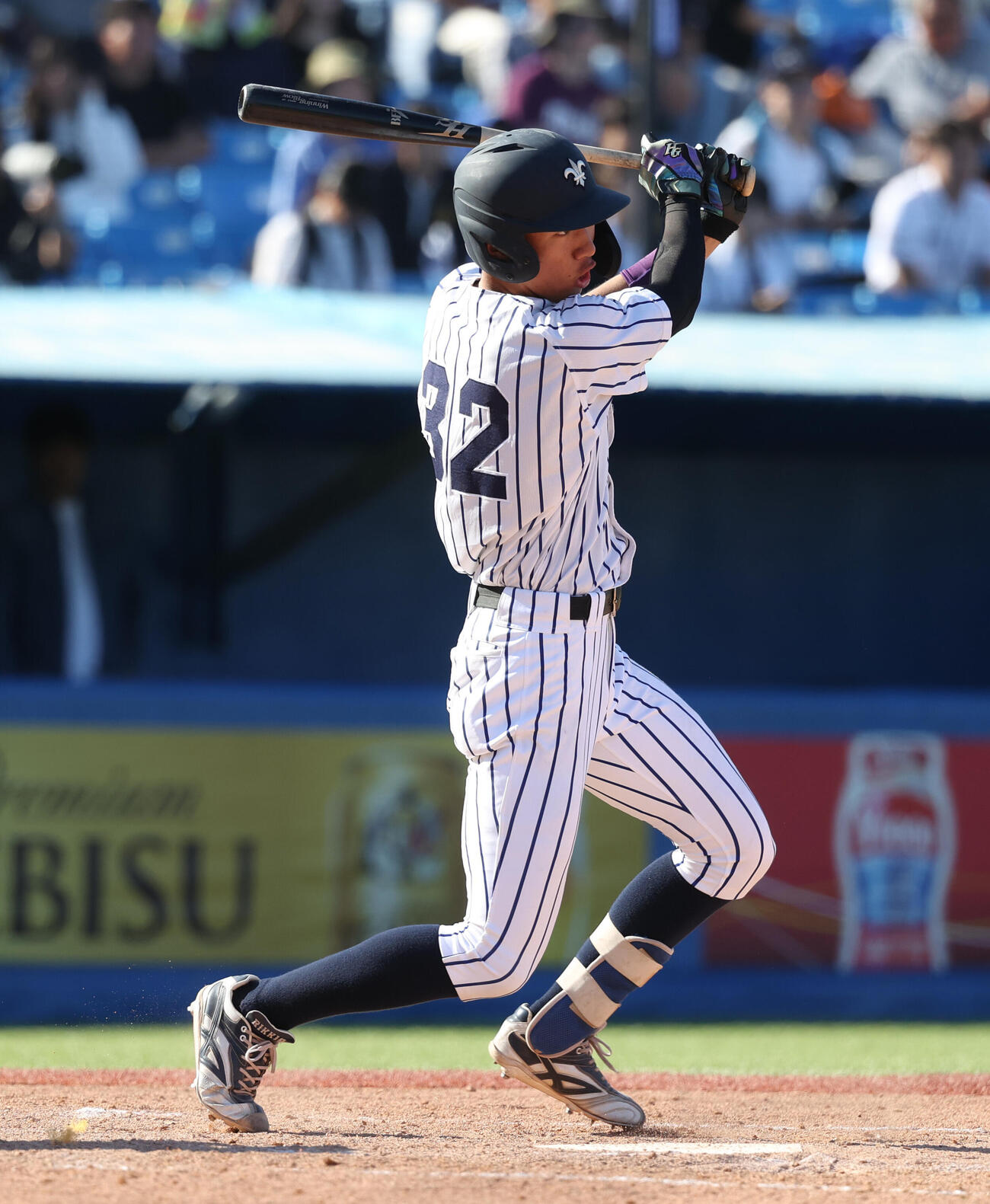 立大対早大　9回表立大2死一塁、越後駿祐は右前安打を放つ。4安打で打率5割になる（撮影・柴田隆二）
