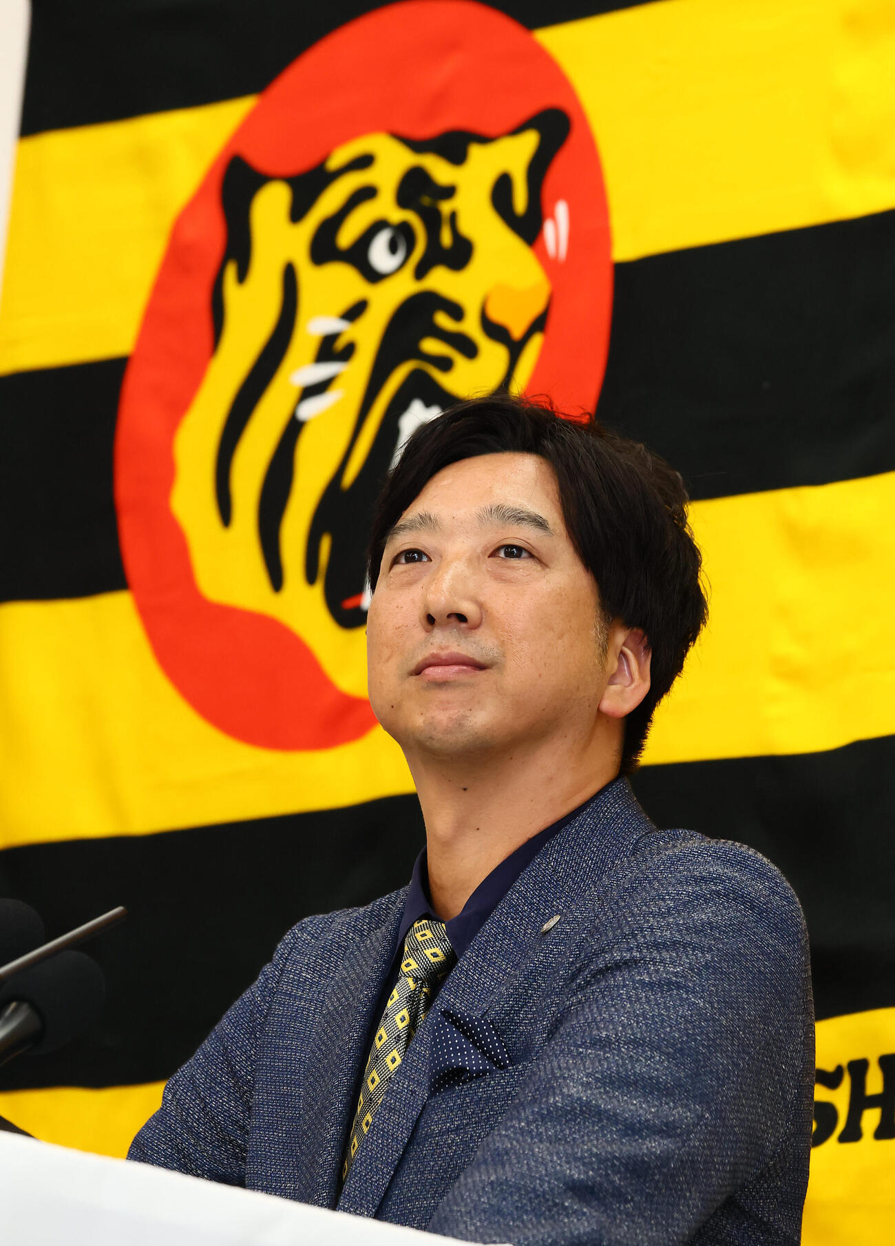 オーナーへ今シーズンの報告を行い記者会見する阪神藤川球児監督（撮影・加藤哉）