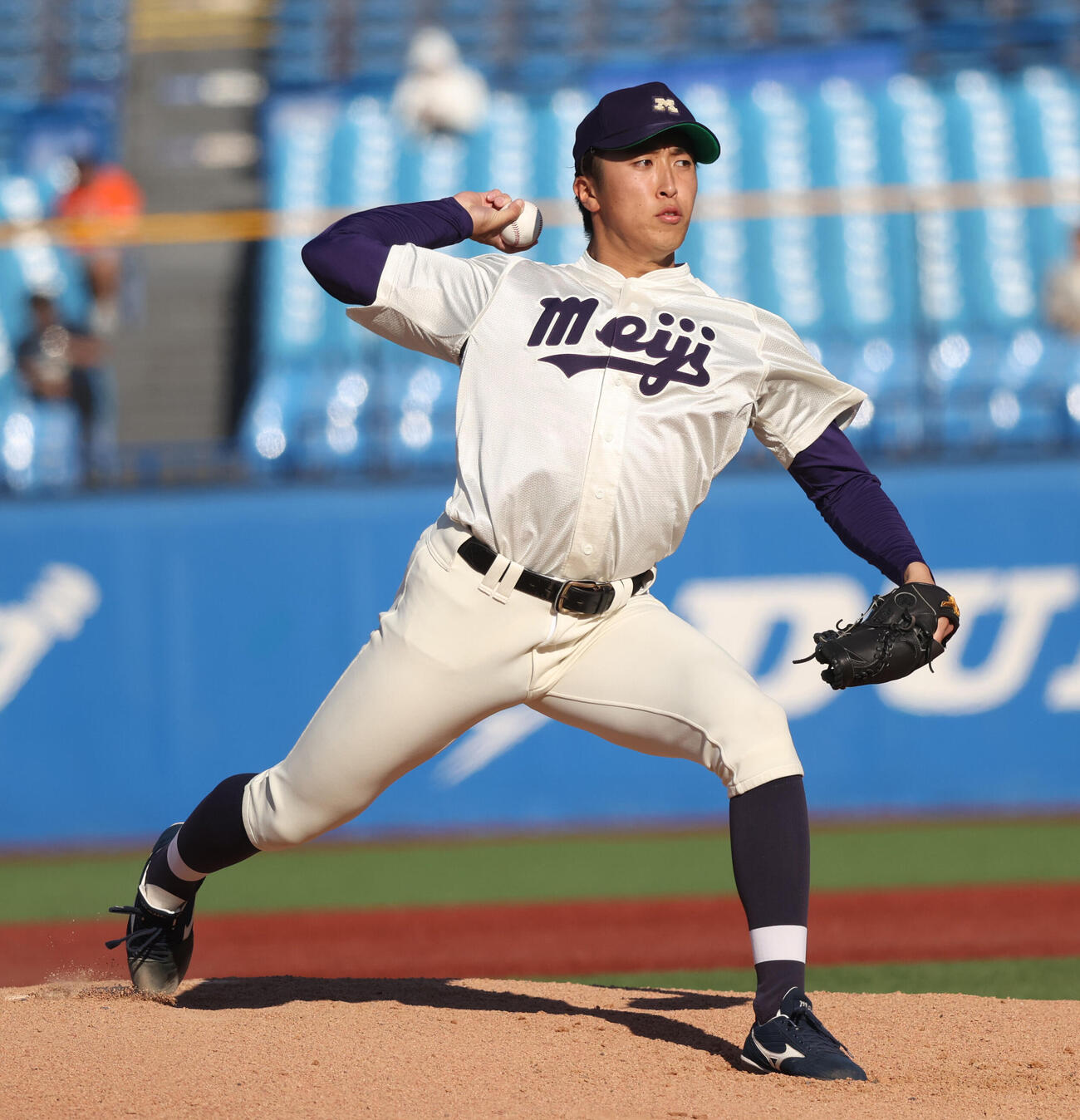 明大対慶大　先発した明大・湯田統真（撮影・柴田隆二）
