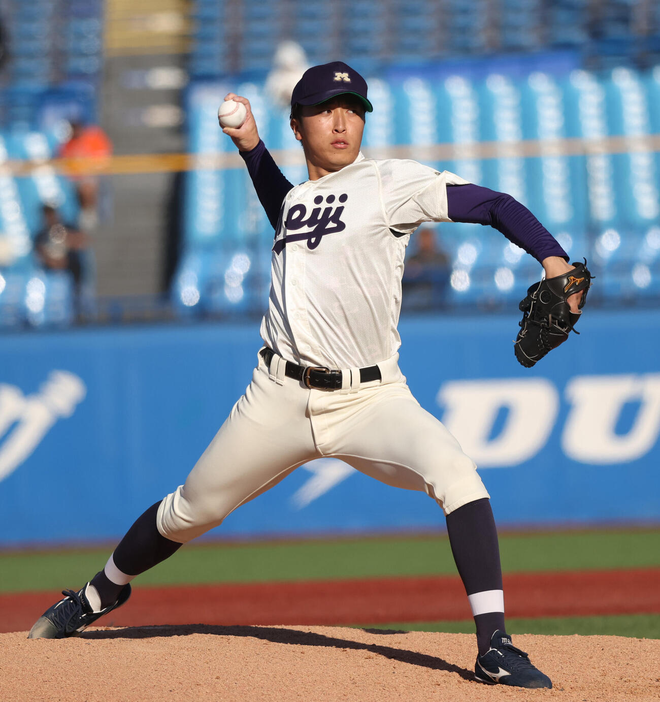 明大対慶大　先発した明大・湯田統真（撮影・柴田隆二）