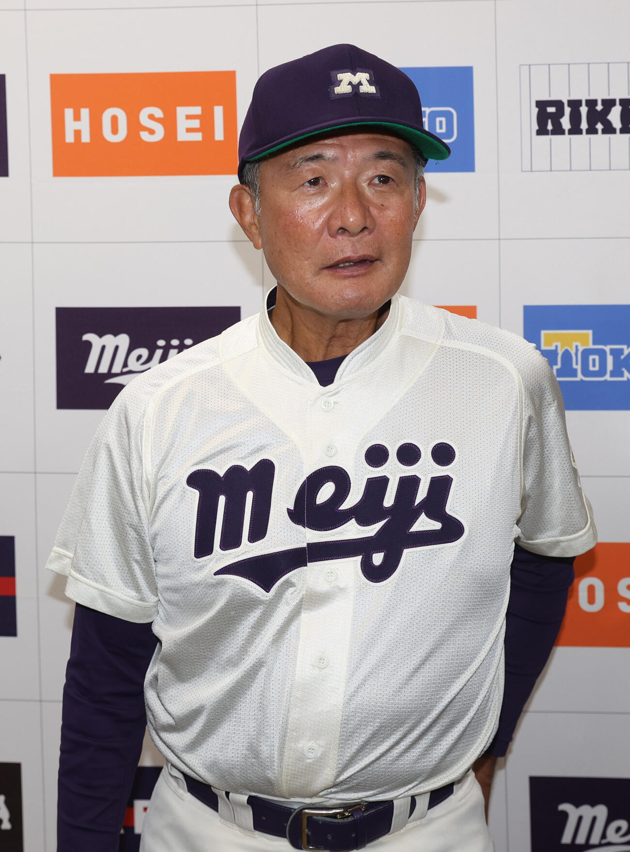 明大対慶大　勝利した明大・戸塚俊美監督（撮影・柴田隆二）