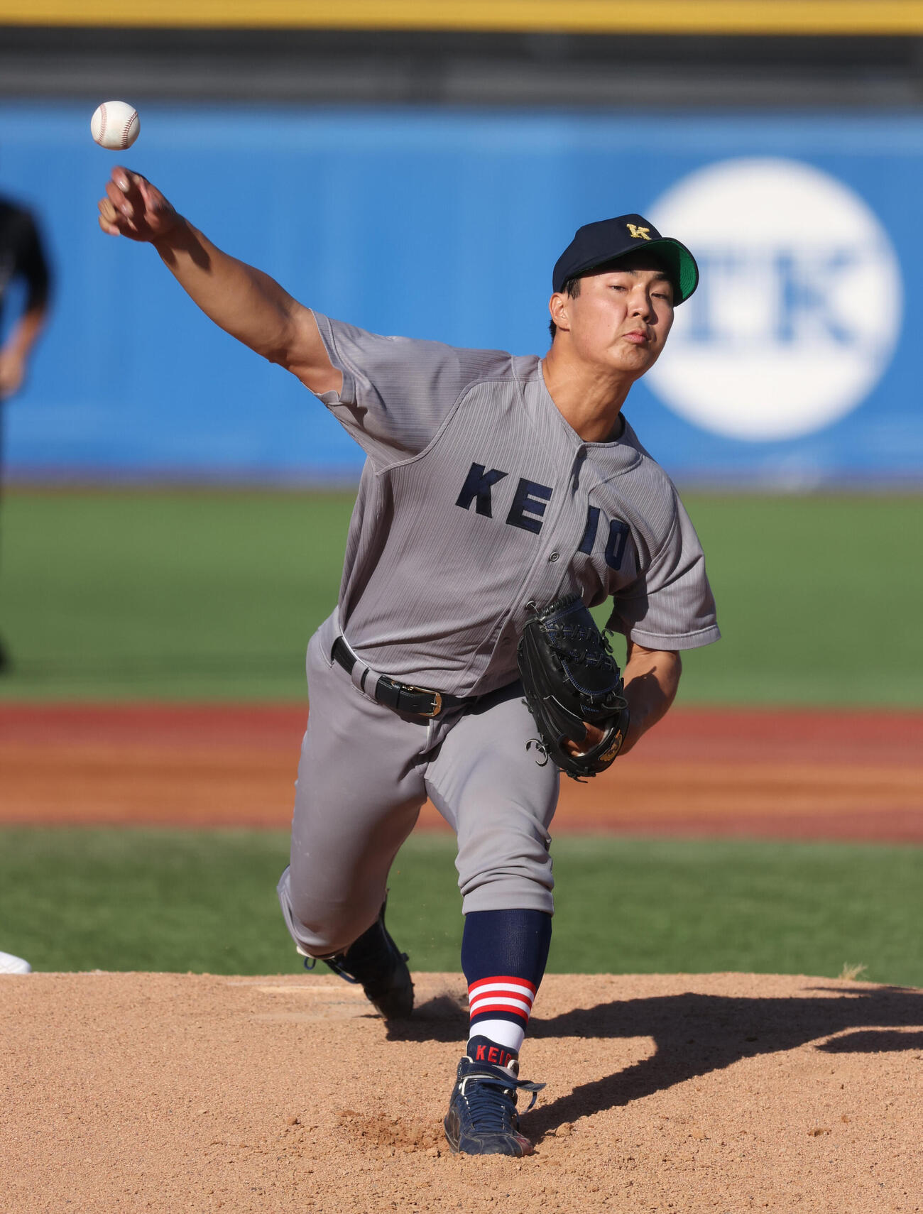 明大対慶大　先発した慶大・広池浩成（撮影・柴田隆二）