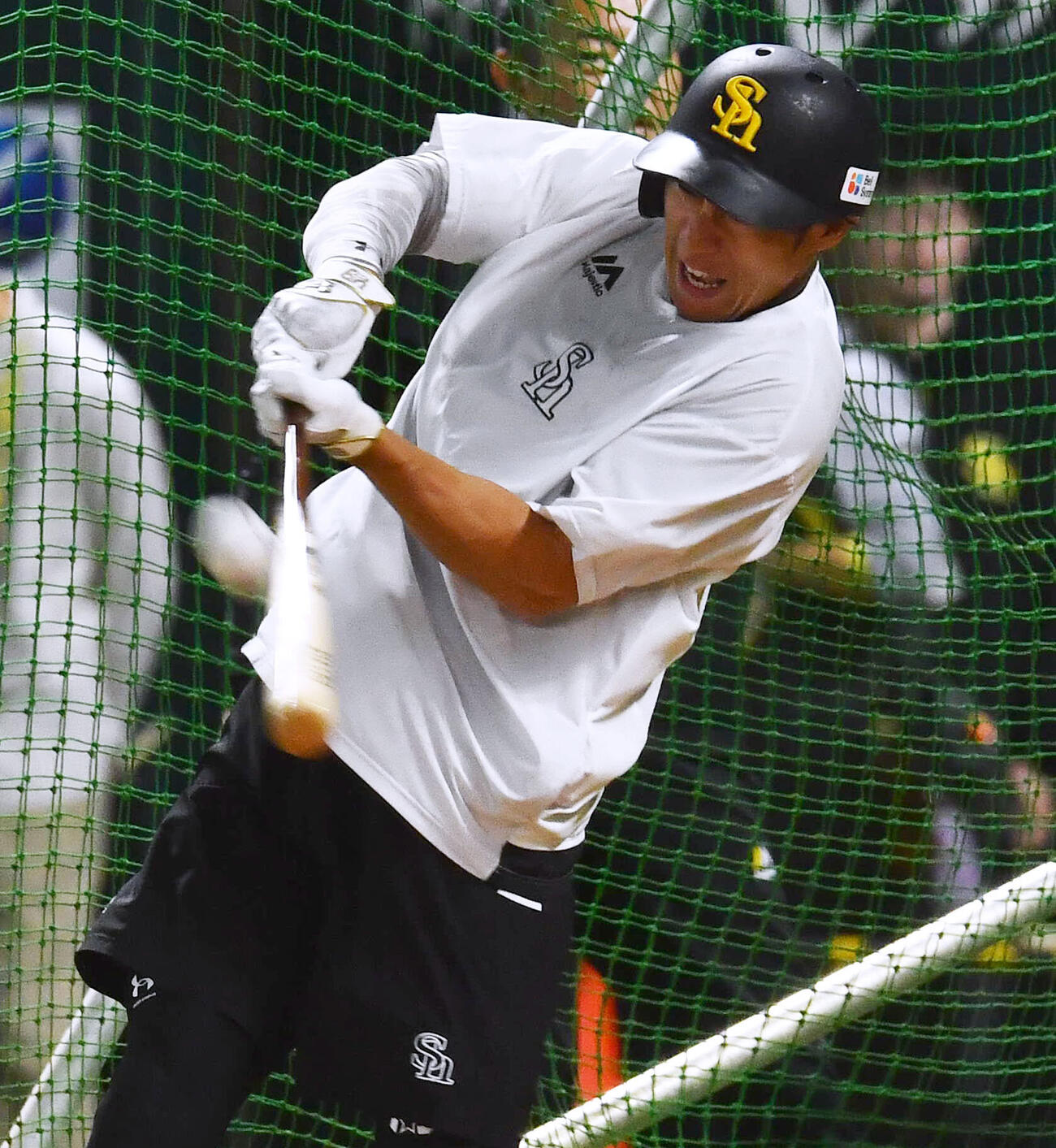 フリー打撃を行うソフトバンク柳田悠岐（撮影・岩下翔太）
