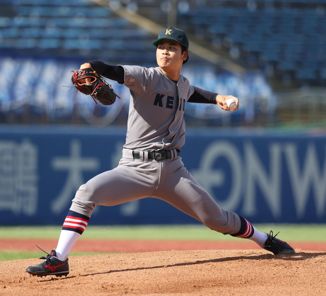 慶大対明大　先発した慶大・渡辺和大（撮影・柴田隆二）