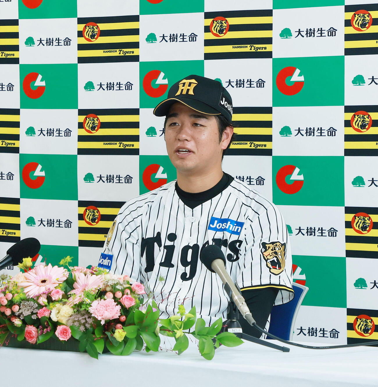 9月度「大樹生命月間MVP賞」を受賞し喜びを語る阪神高橋遥人（撮影・上山淳一）