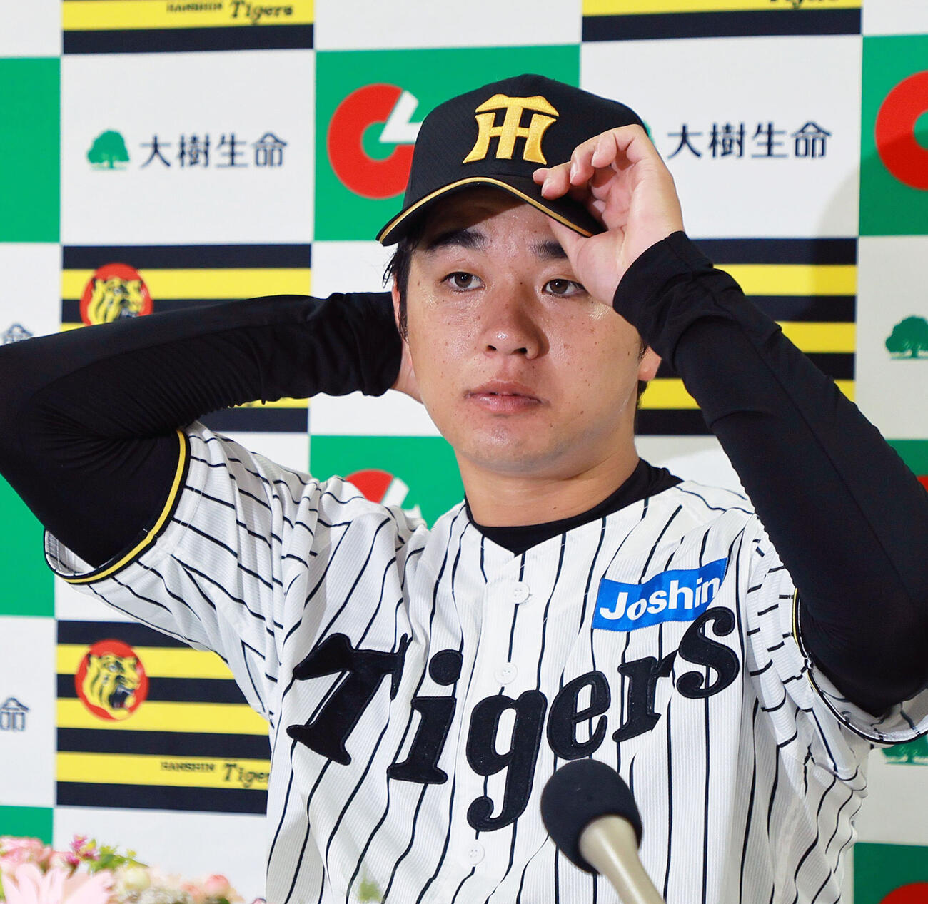 9月度「大樹生命月間MVP賞」を受賞した阪神高橋遥人（撮影・上山淳一）