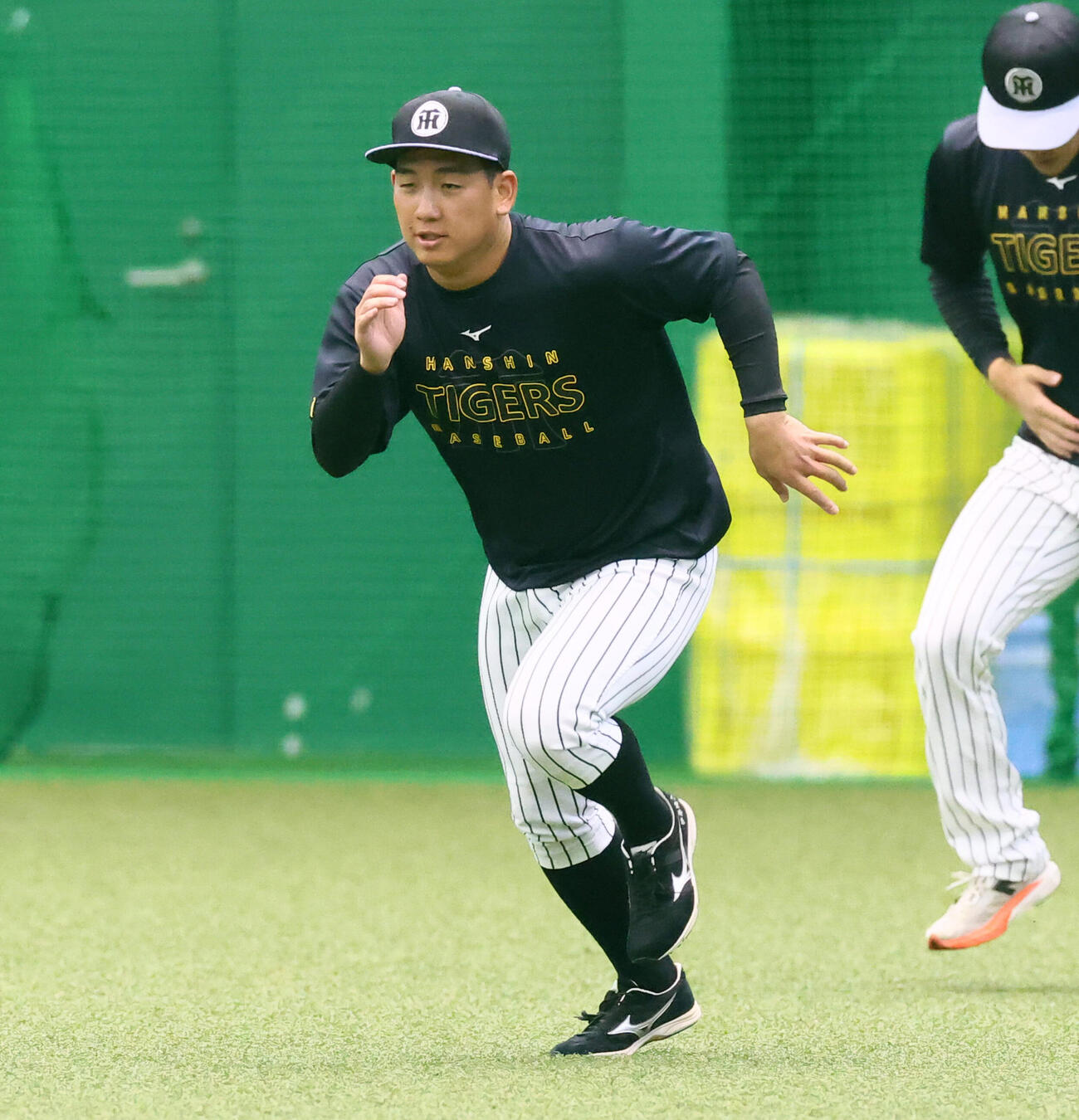 練習でランニングする阪神伊原陵人（撮影・加藤哉）