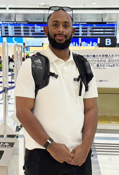 帰国の途につく阪神アンダーソン・セベリーノ（球団提供）