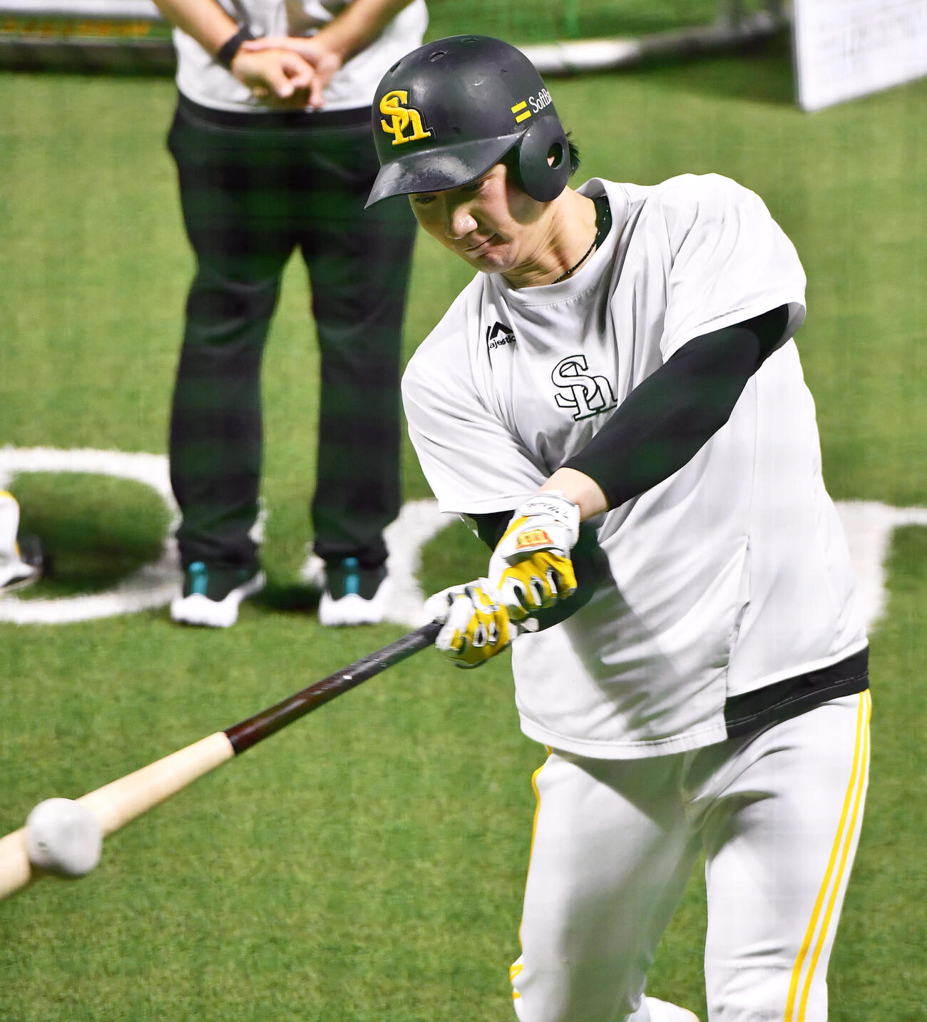 打撃練習を行うソフトバンク正木智也（撮影・岩下翔太）