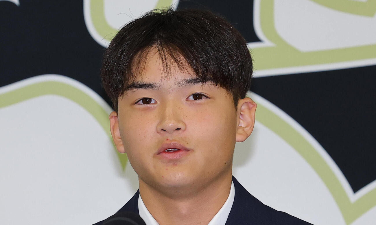 オリックス入団会見で意気込みを話す許宸緯（2026年10月撮影）