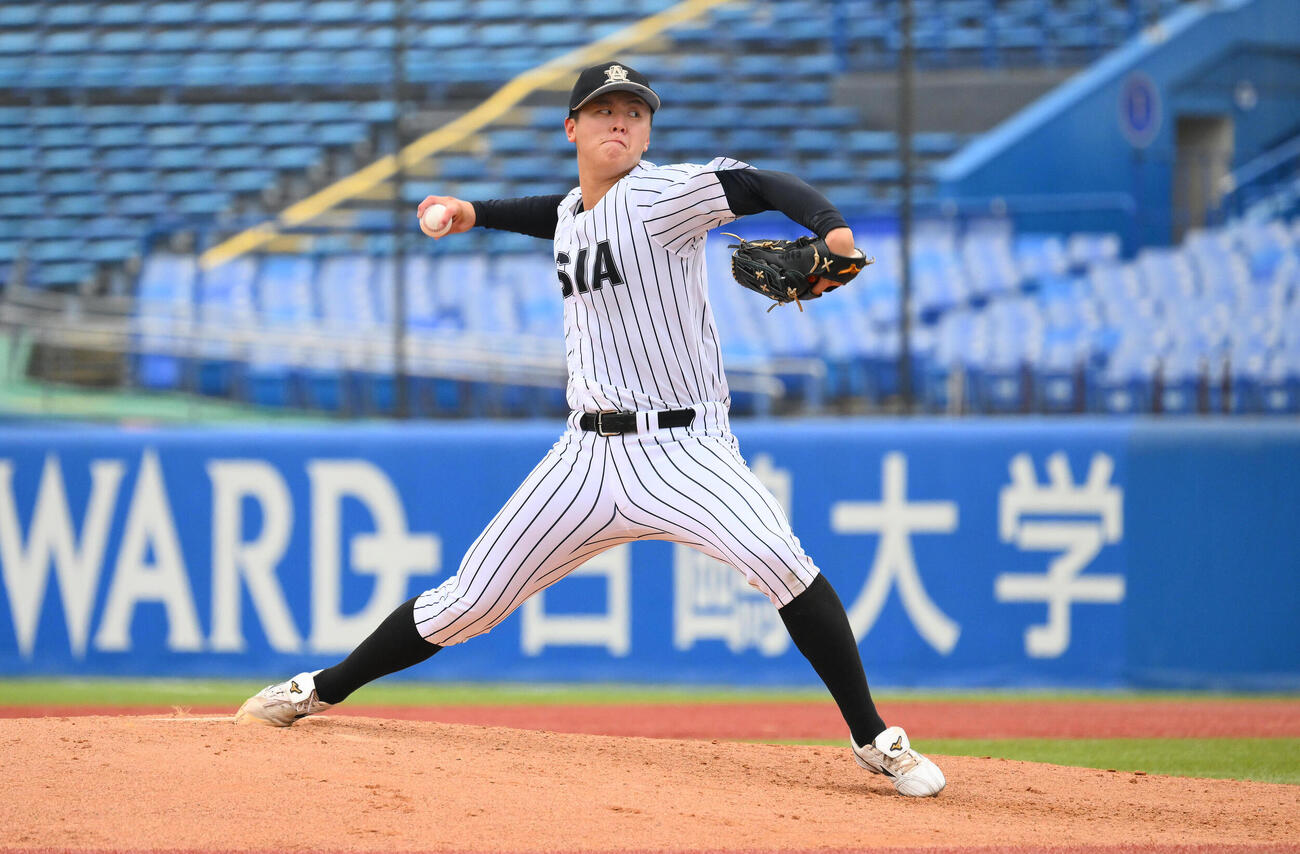 亜大対中大　力投する亜大先発の川尻啓人（撮影・滝沢徹郎）