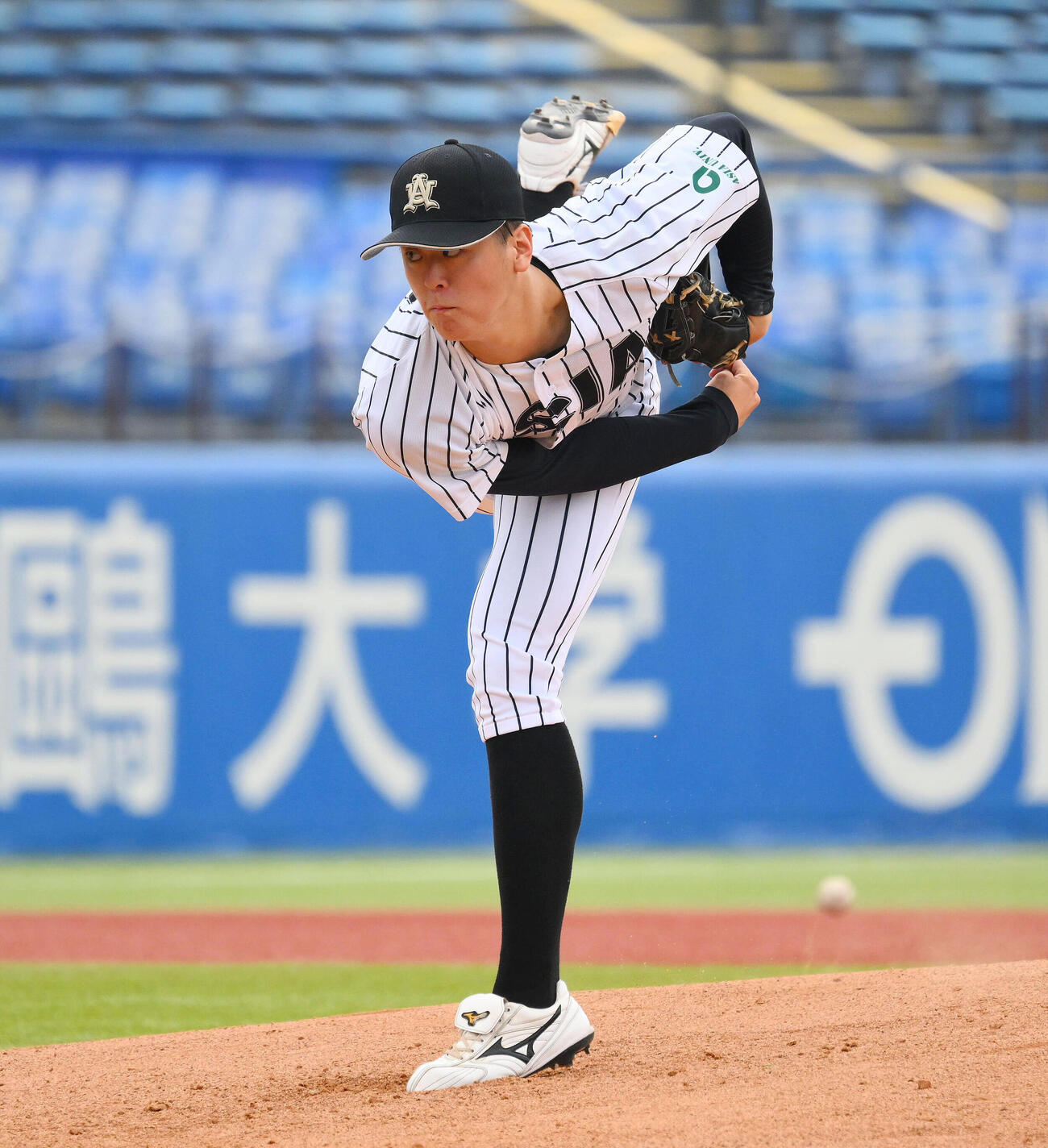 亜大対中大　亜大先発の川尻啓人（撮影・滝沢徹郎）