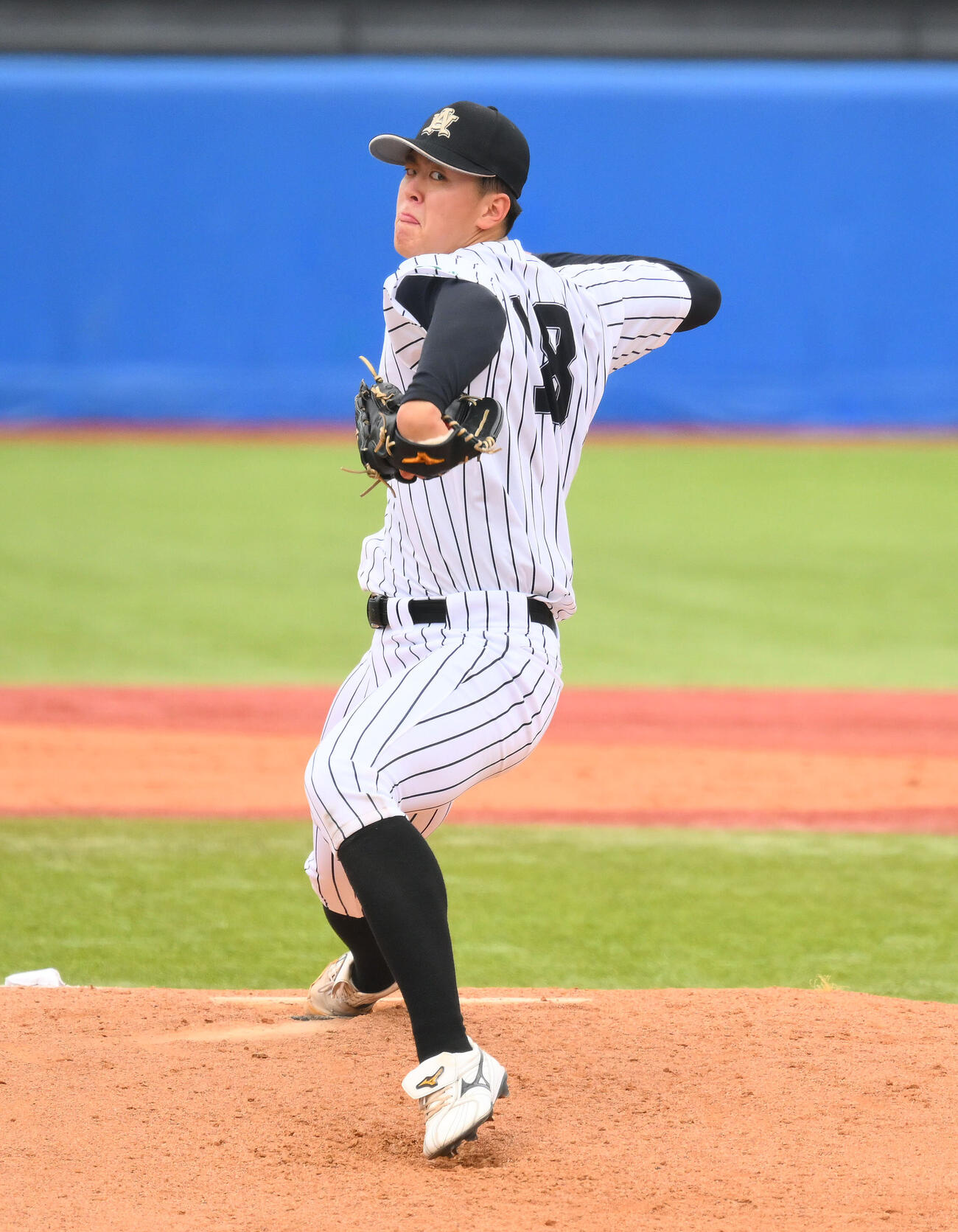 亜大対中大　力投する亜大先発の川尻啓人（撮影・滝沢徹郎）