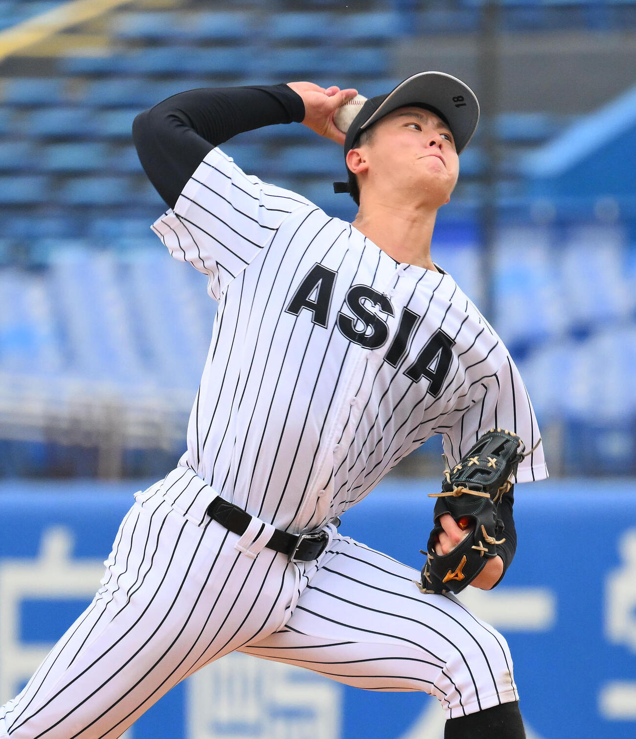 亜大対中大　力投する亜大先発の川尻啓人（撮影・滝沢徹郎）