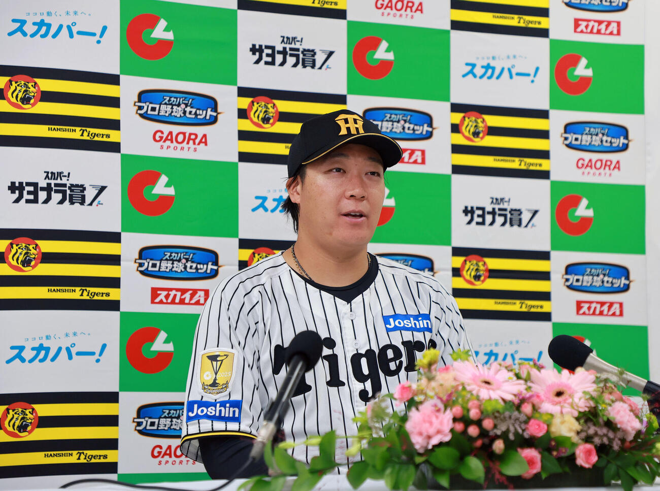 9、10月度「スカパー！サヨナラ賞」を受賞し喜びを語る阪神大山悠輔（撮影・上山淳一）