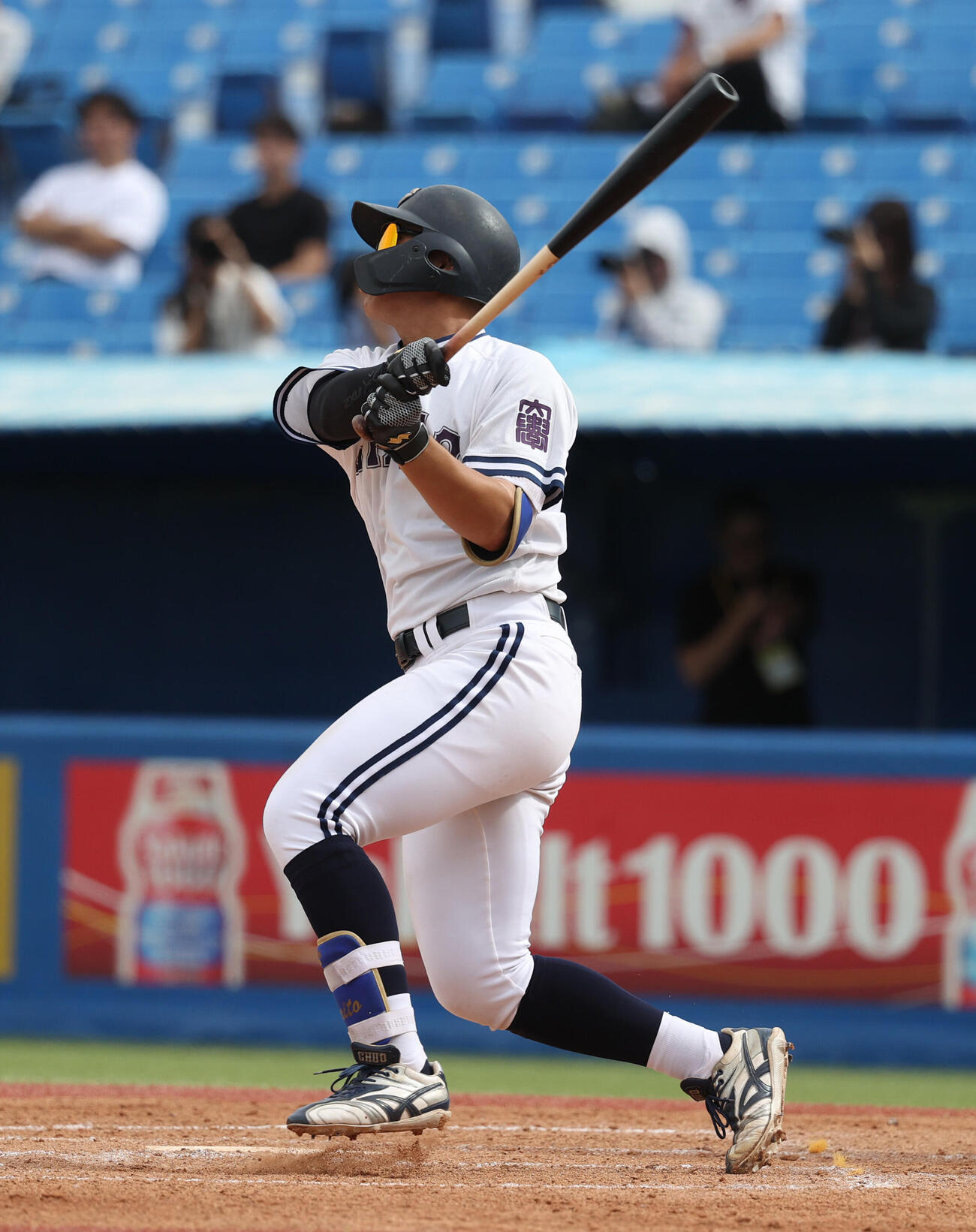 中大対亜大　2回表中大2死満塁、高橋徹平は満塁本塁打を放つ（撮影・柴田隆二）